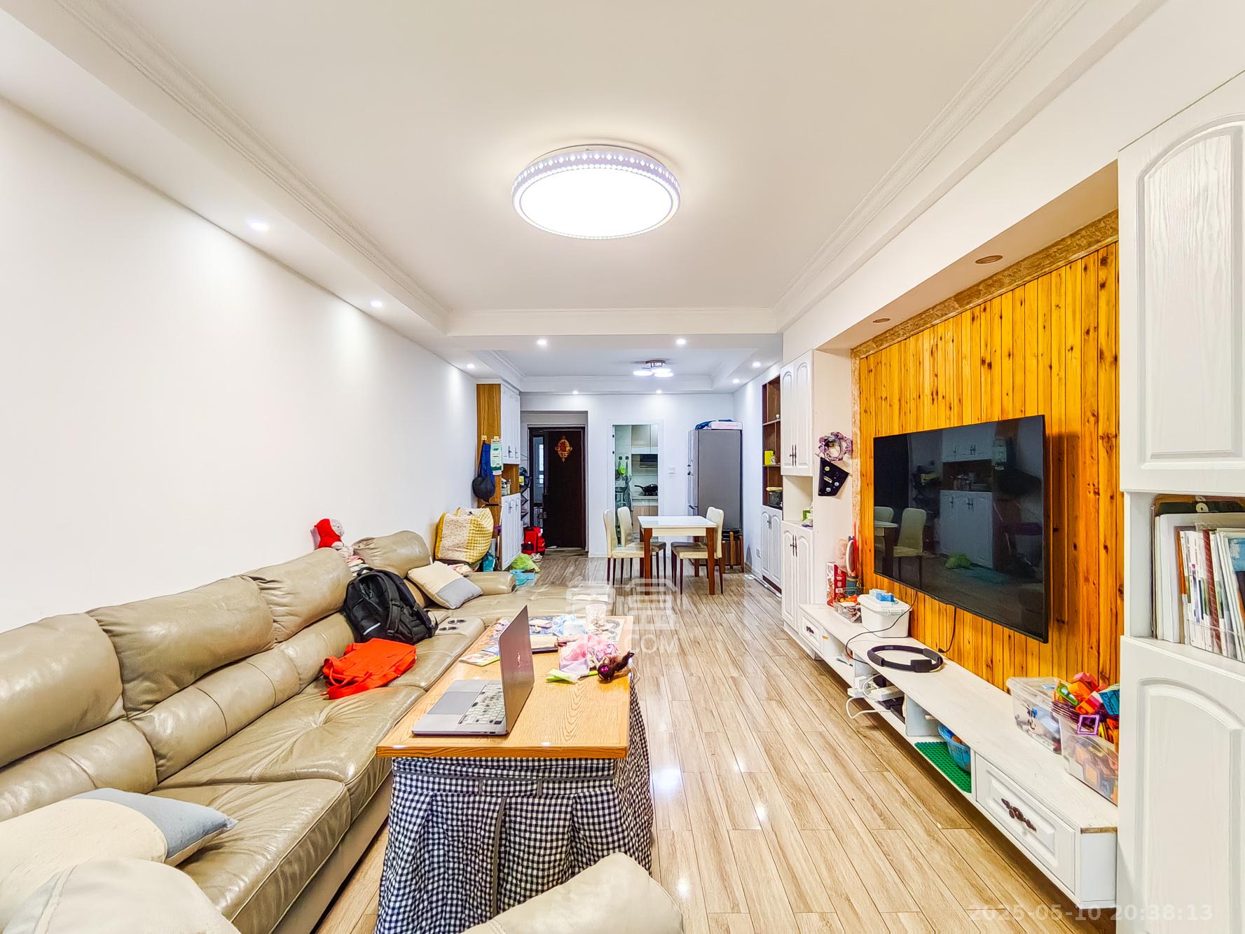 荣盛花语城 3室2厅2卫 86.8万 荣盛花语城 3室2厅2卫 86.8万客厅