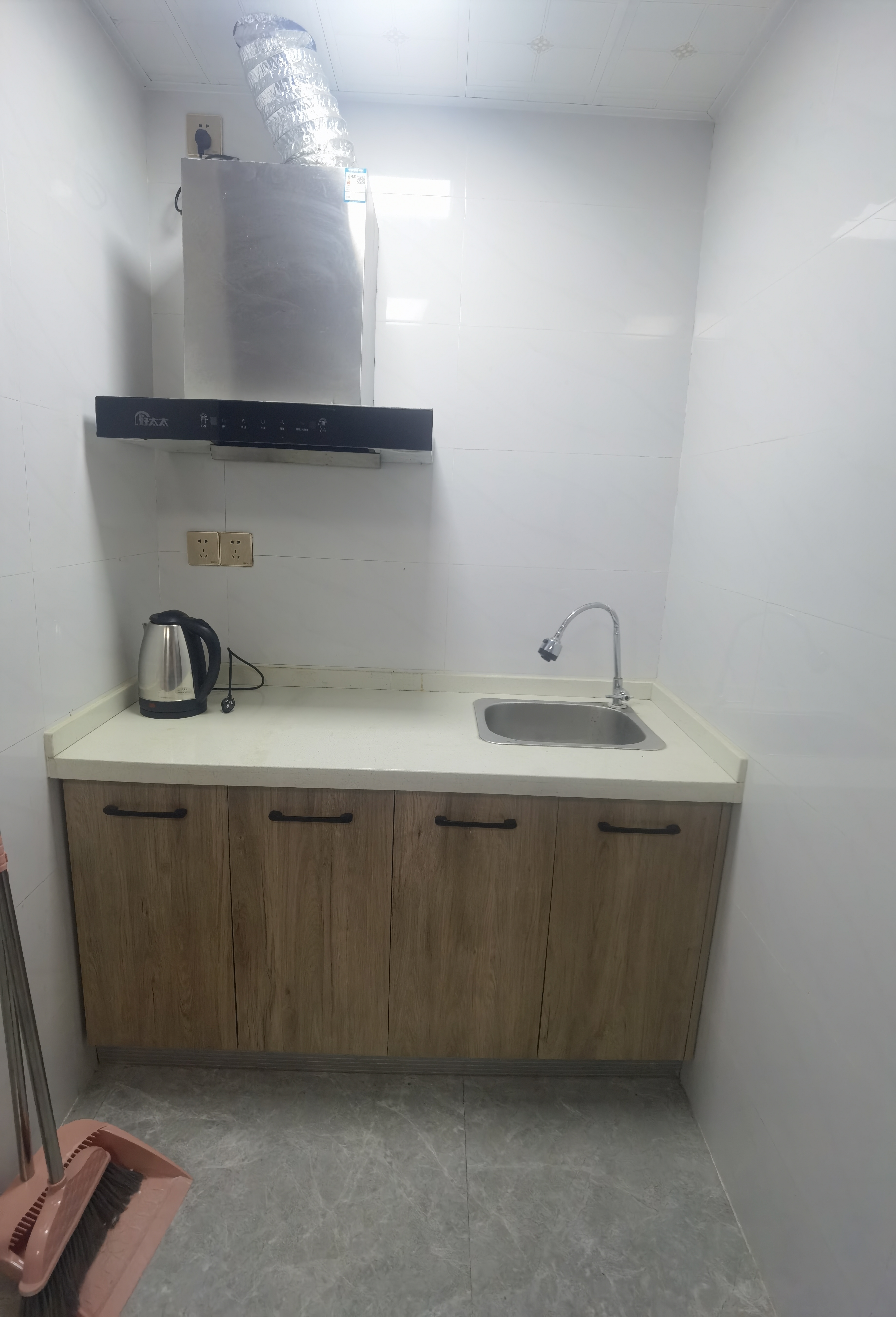 南门口安置小区  1室0厅0卫   1300.00元/月室内图