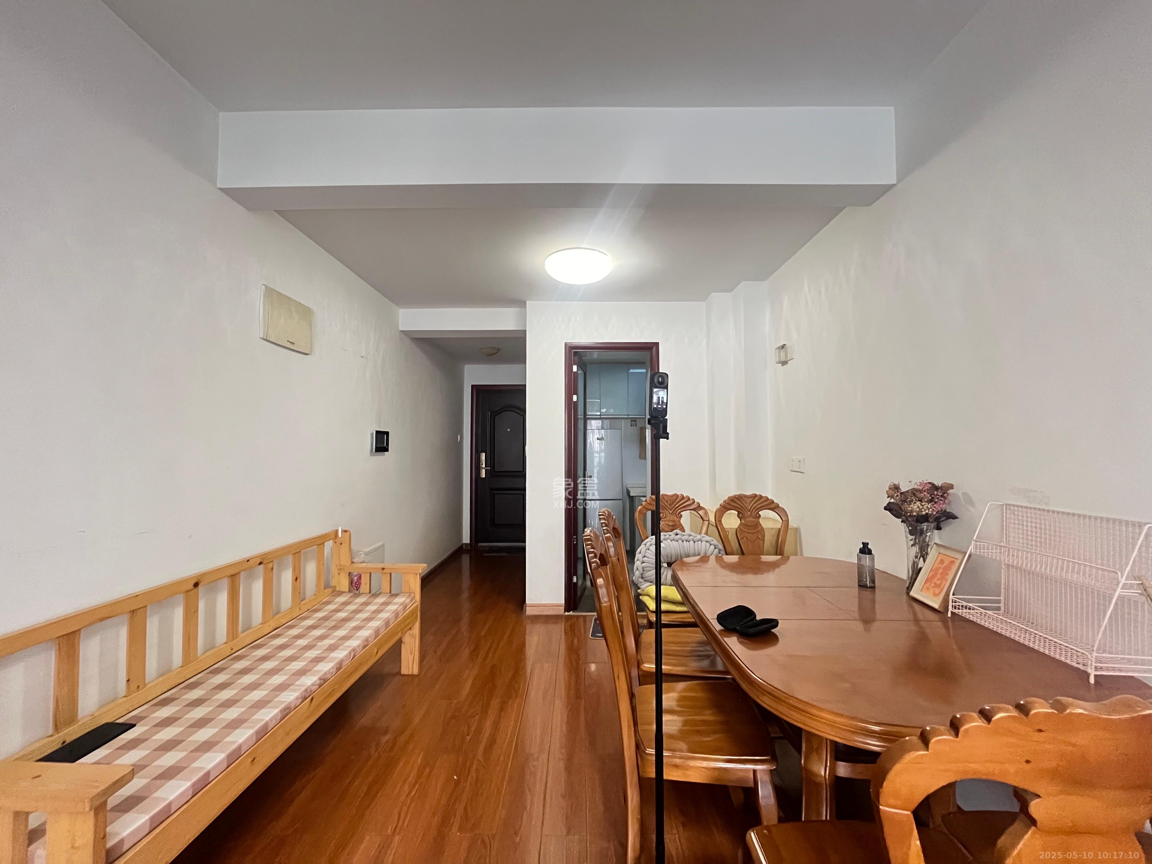 阿普阿布 2室2厅1卫 2300.0元/月 阿普阿布 2室2厅1卫 2300.0元/月室内图