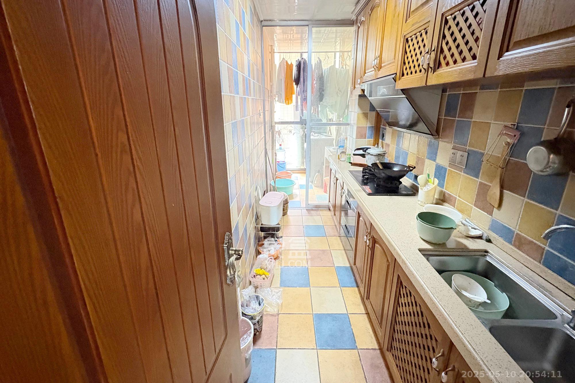 融圣国际  4室2厅2卫   175.00万厨房