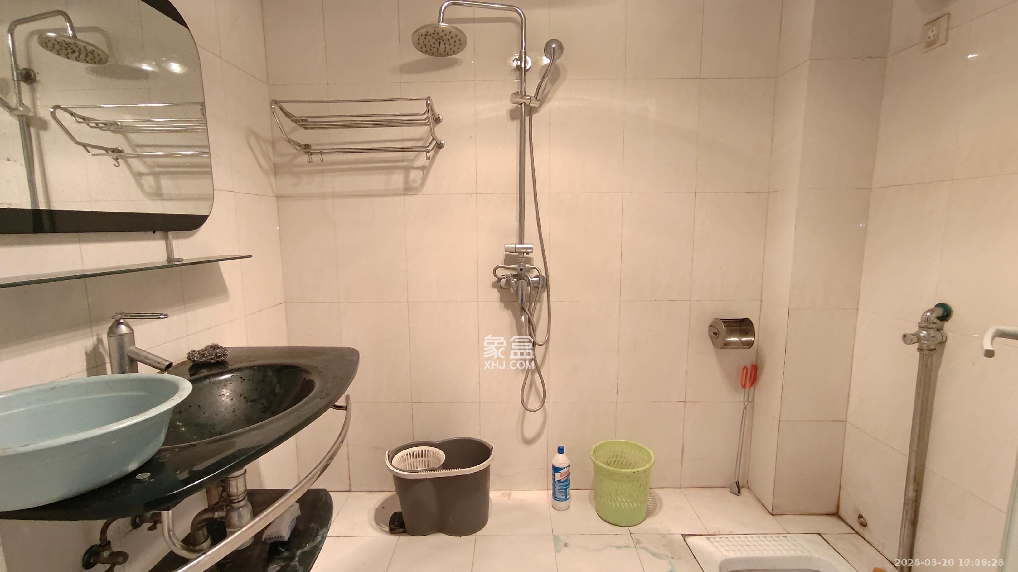 阳光100二期  1室2厅2卫   2500.00元/月室内图