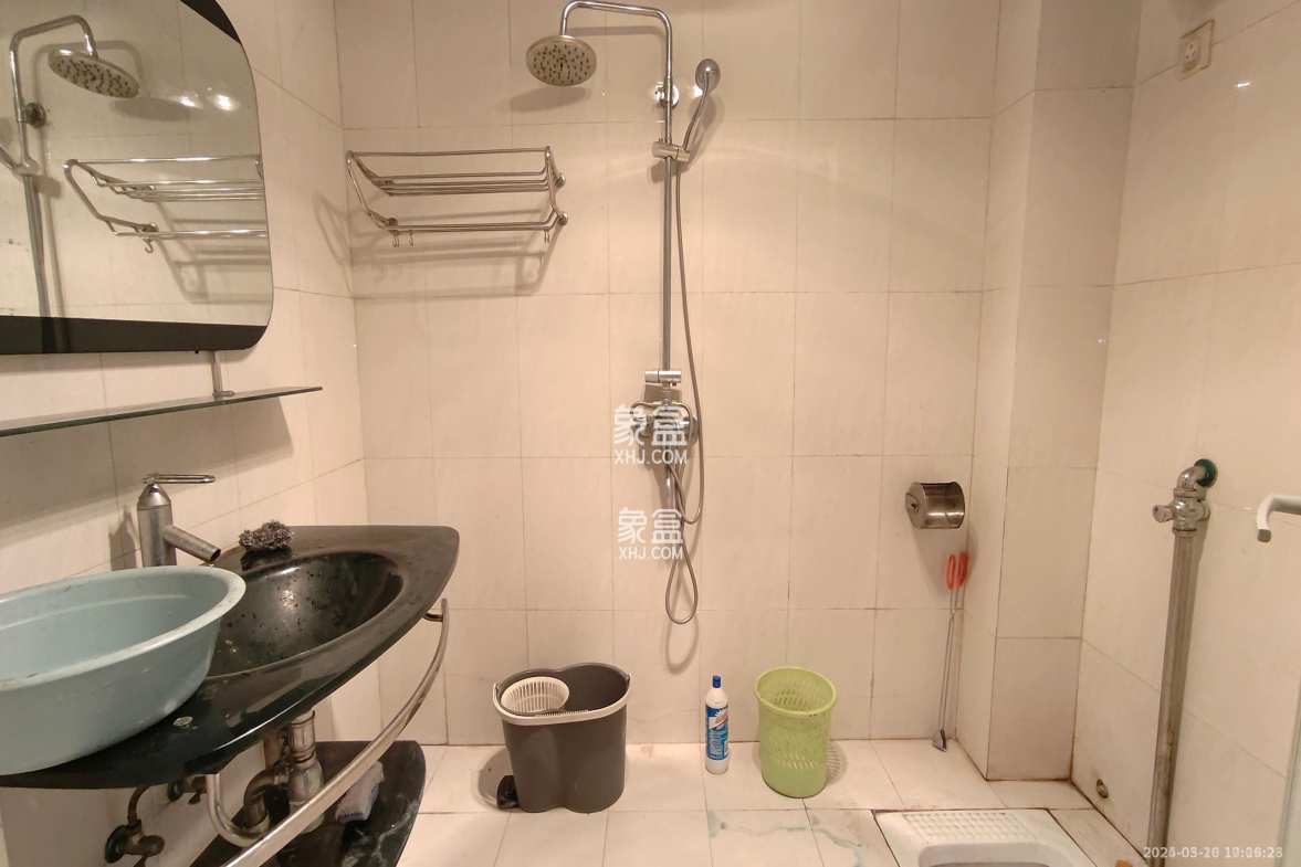 阳光100二期 1室2厅2卫 2500.0元/月 阳光100二期 1室2厅2卫 2500.0元/月室内图