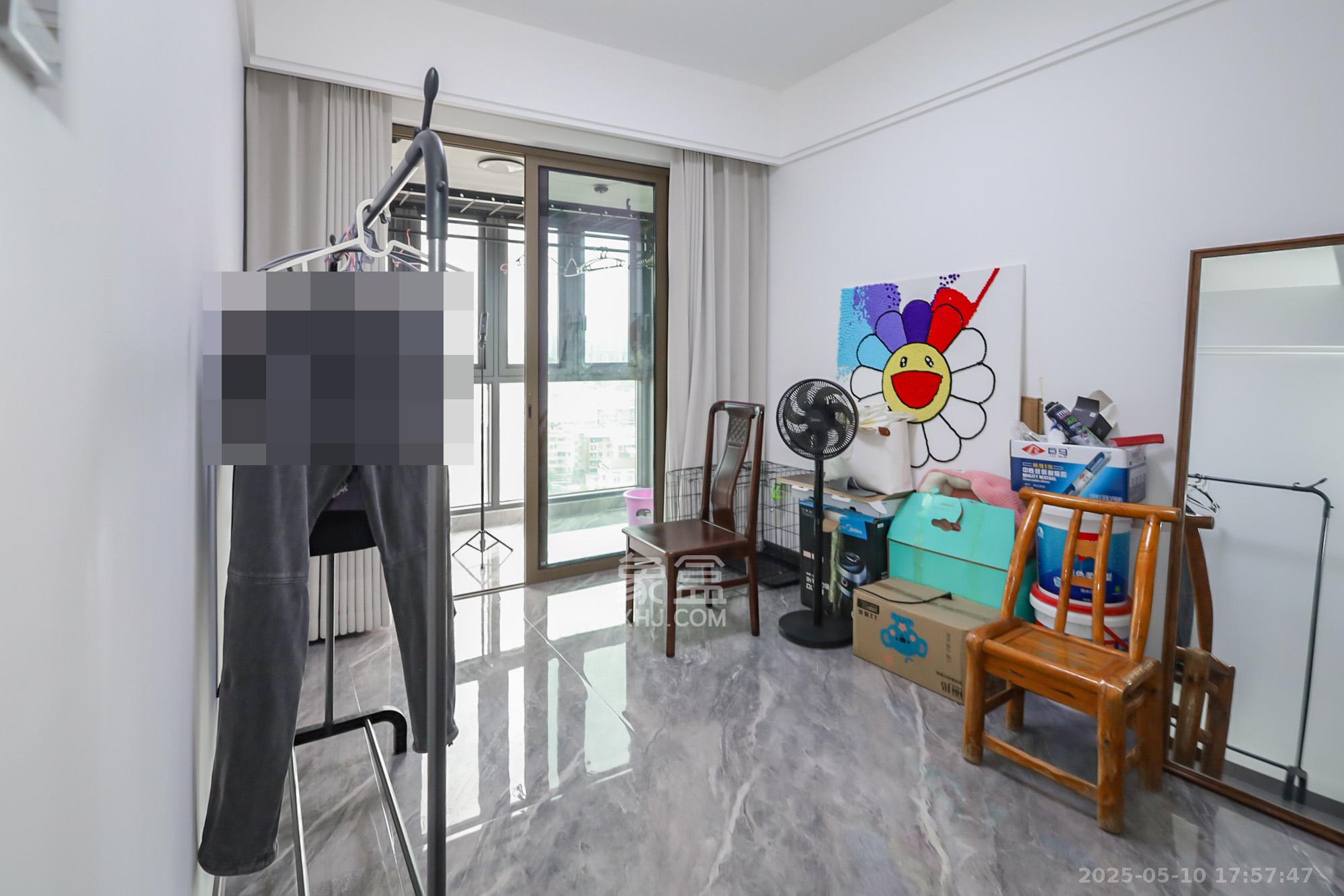 绿地湖湘中心  4室2厅2卫    330.0万 绿地湖湘中心  4室2厅2卫    330.0万卧室