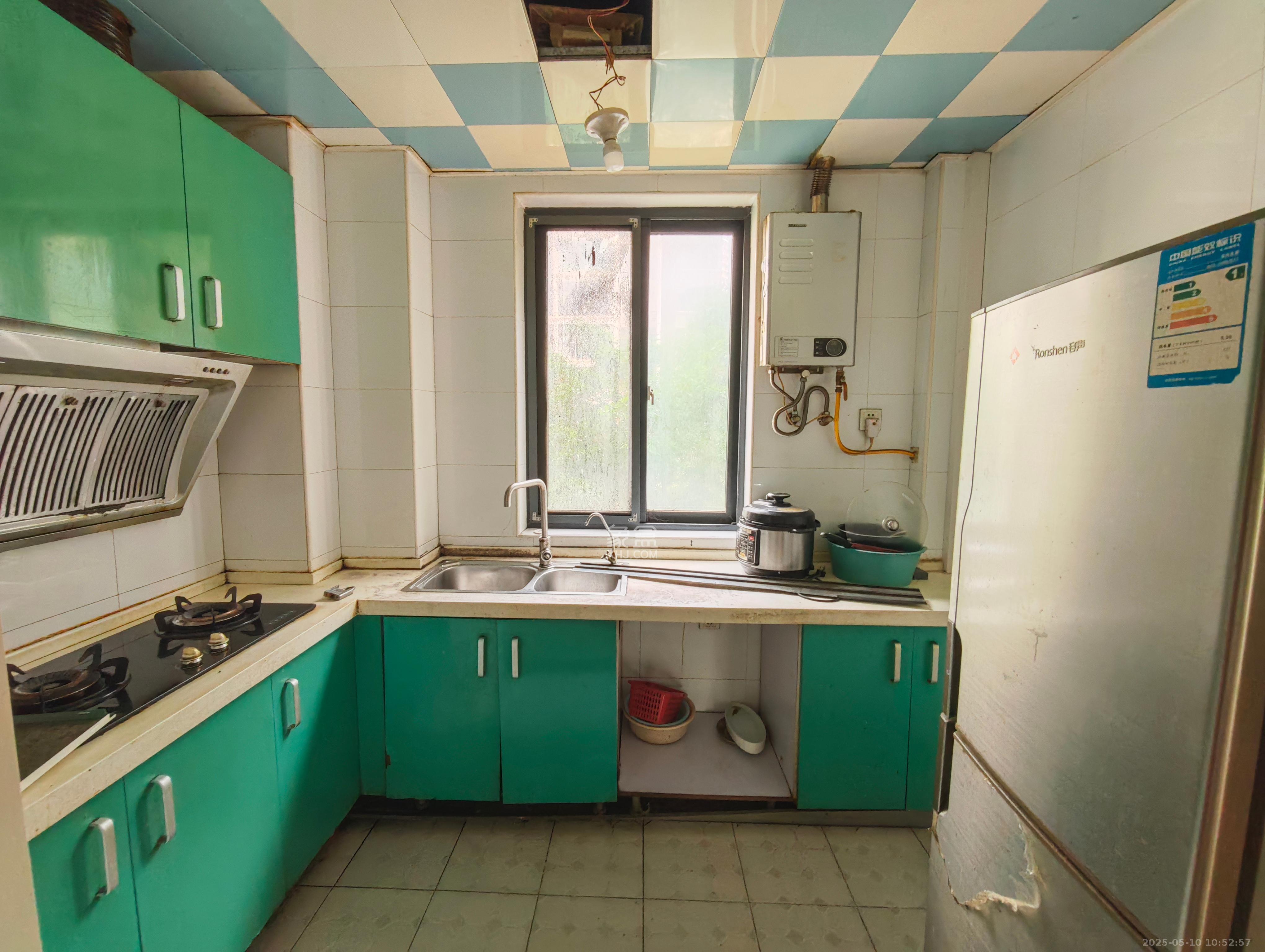 嘉宇盛世华章 3室2厅1卫 2300.0元/月 嘉宇盛世华章 3室2厅1卫 2300.0元/月室内图