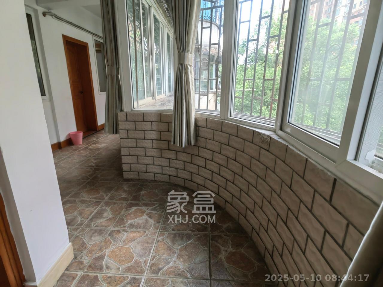 申湘花园 3室2厅2卫 2400.0元/月 申湘花园 3室2厅2卫 2400.0元/月室内图