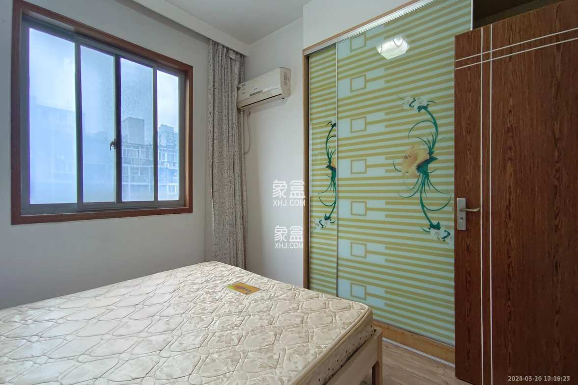 阳光100二期 1室2厅2卫 2500.0元/月 阳光100二期 1室2厅2卫 2500.0元/月室内图