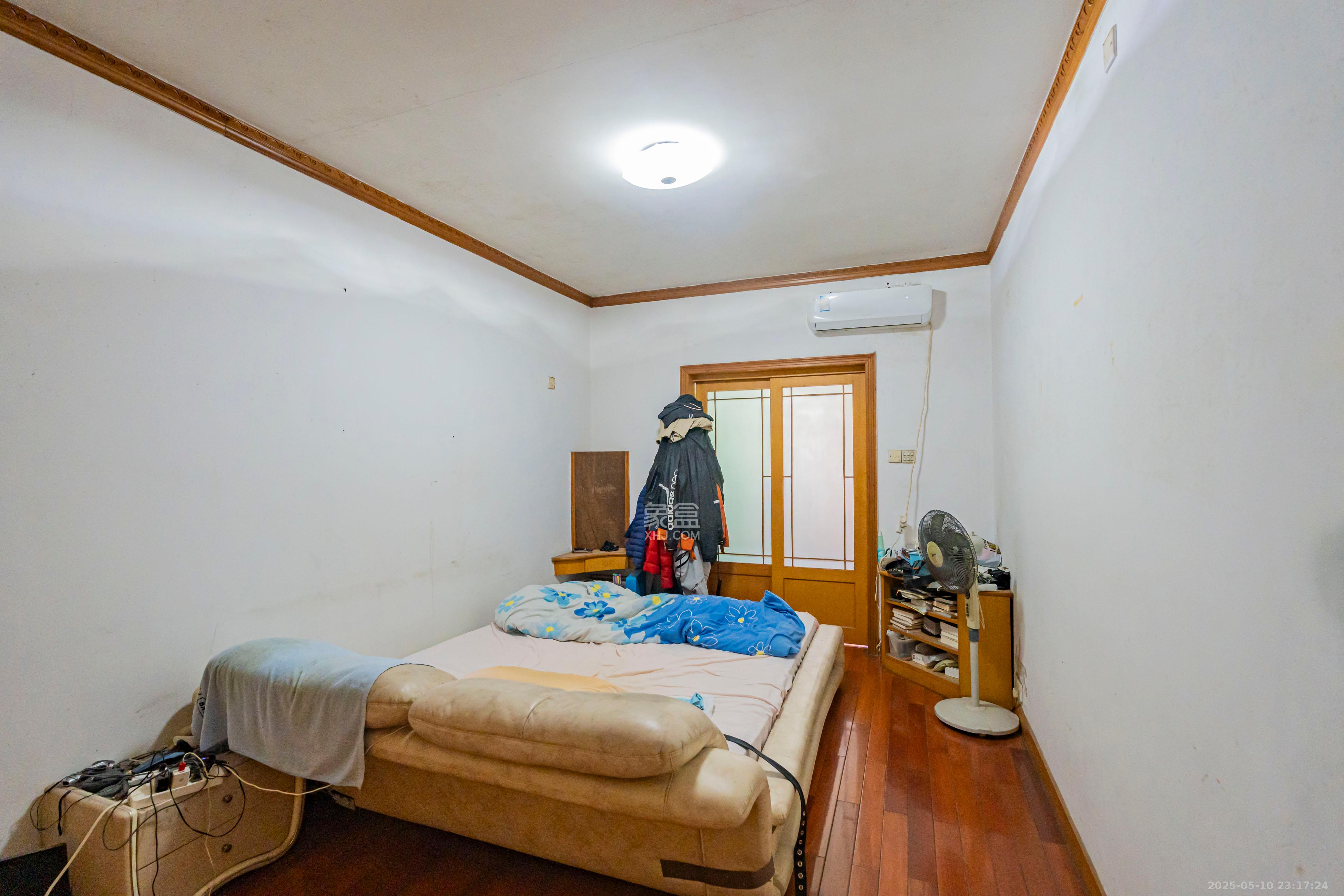 新湘路社区  3室2厅2卫   120.00万卧室