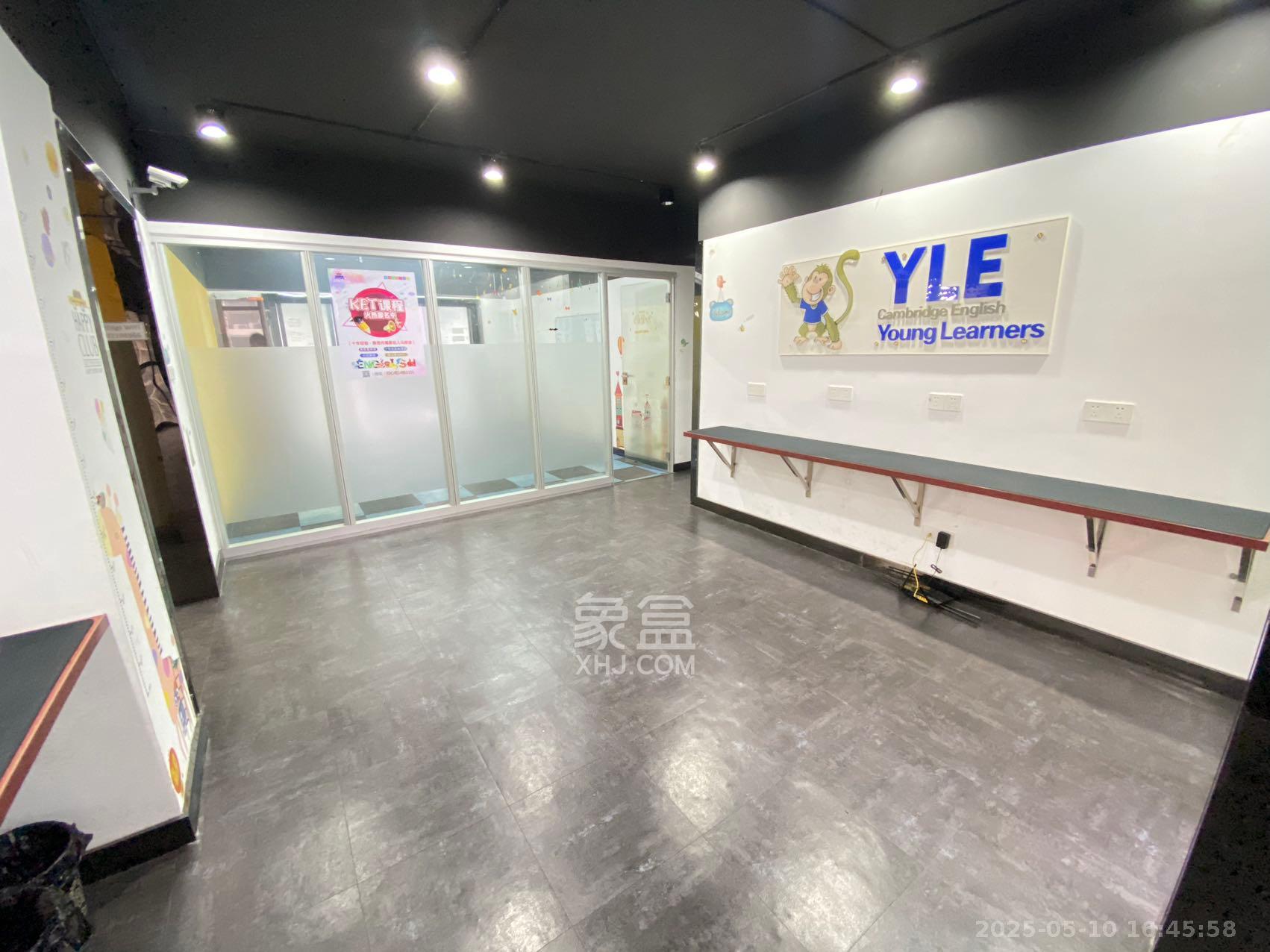 归心苑  4室2厅2卫    3200.0元/月
