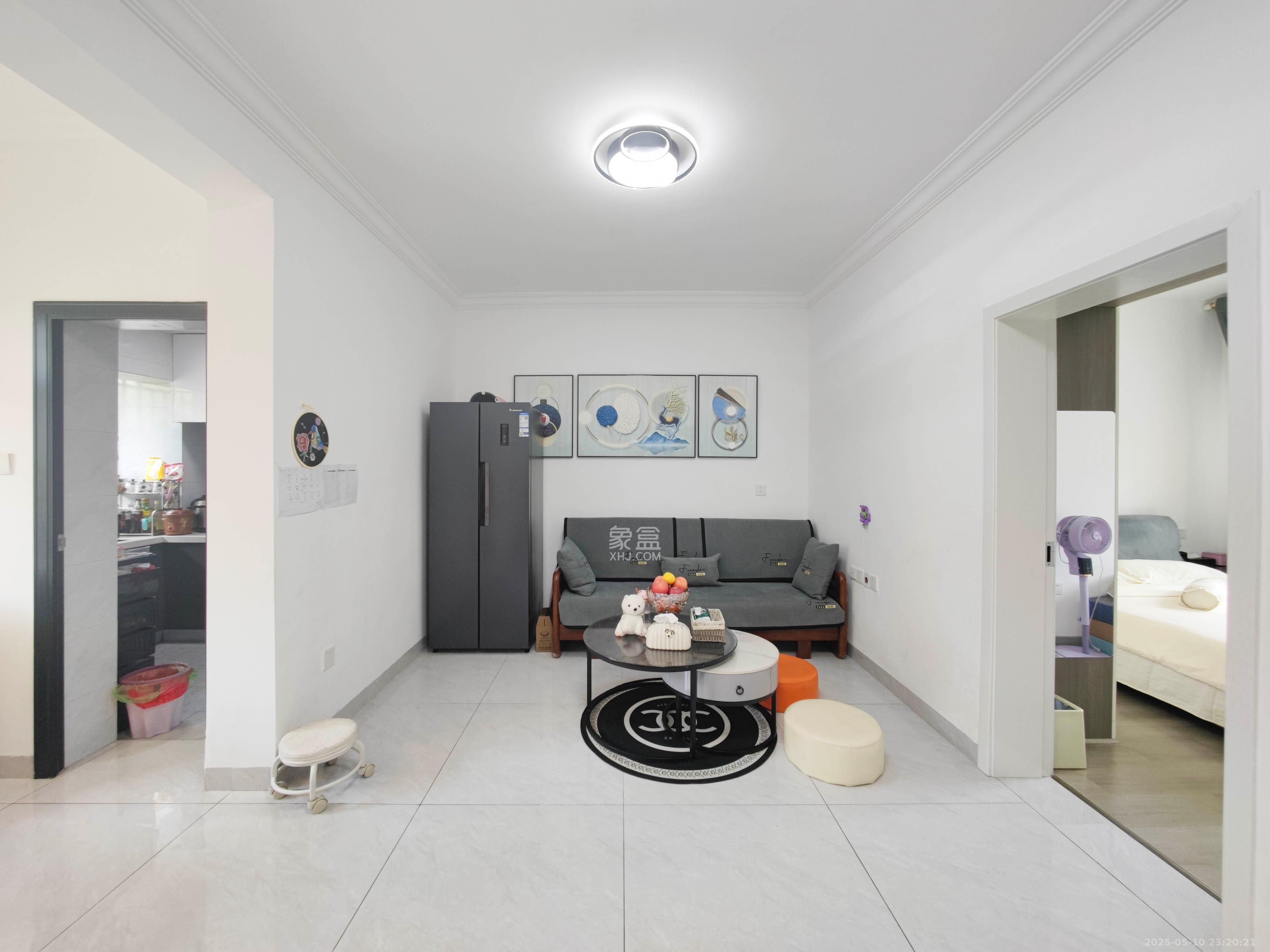 二十三冶小区(井巷社区)  2室2厅1卫    45.0万 二十三冶小区(井巷社区)  2室2厅1卫    45.0万客厅