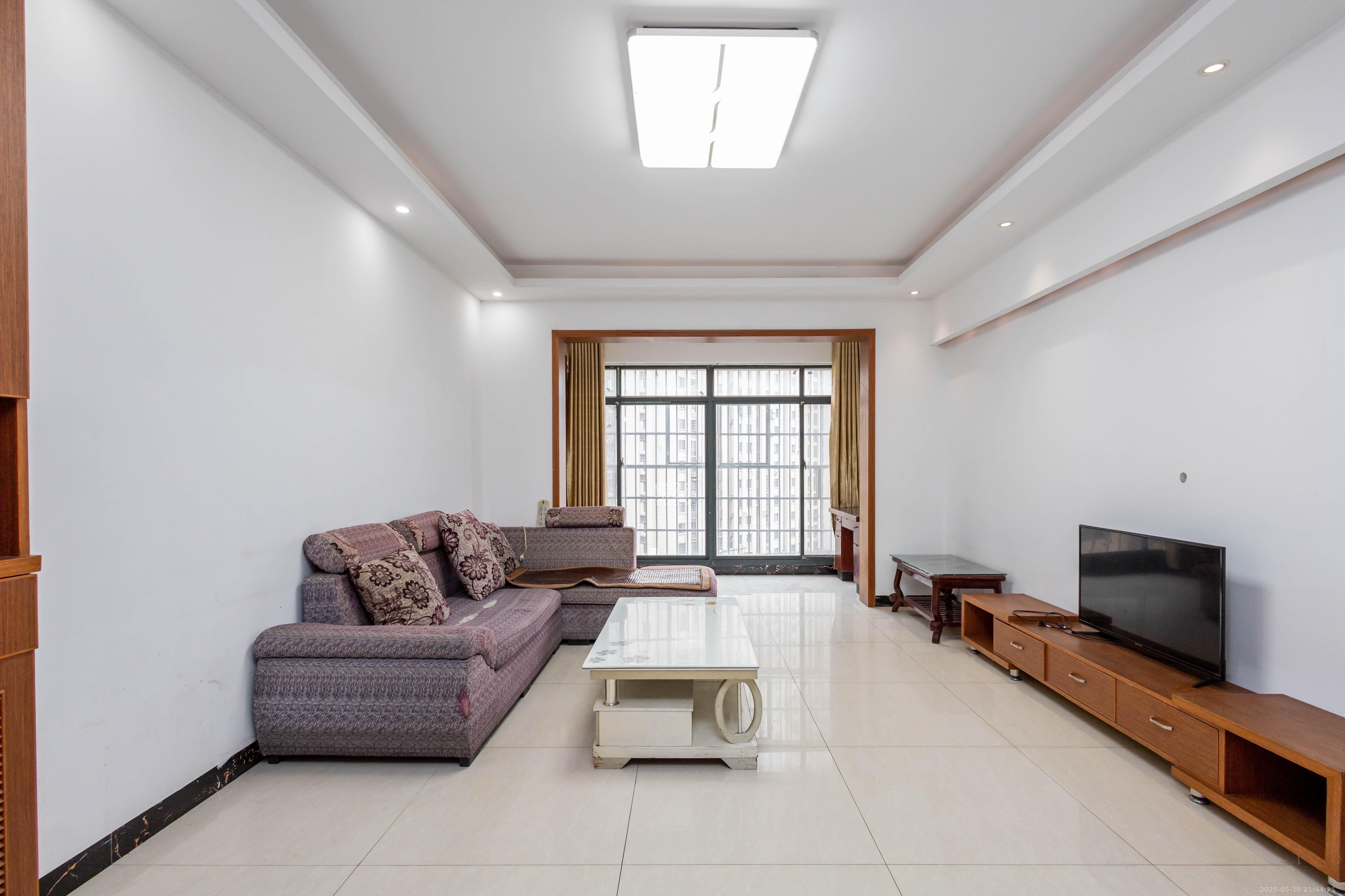 豪庭(江城豪庭) 3室2厅2卫 65.8万 豪庭(江城豪庭) 3室2厅2卫 65.8万客厅