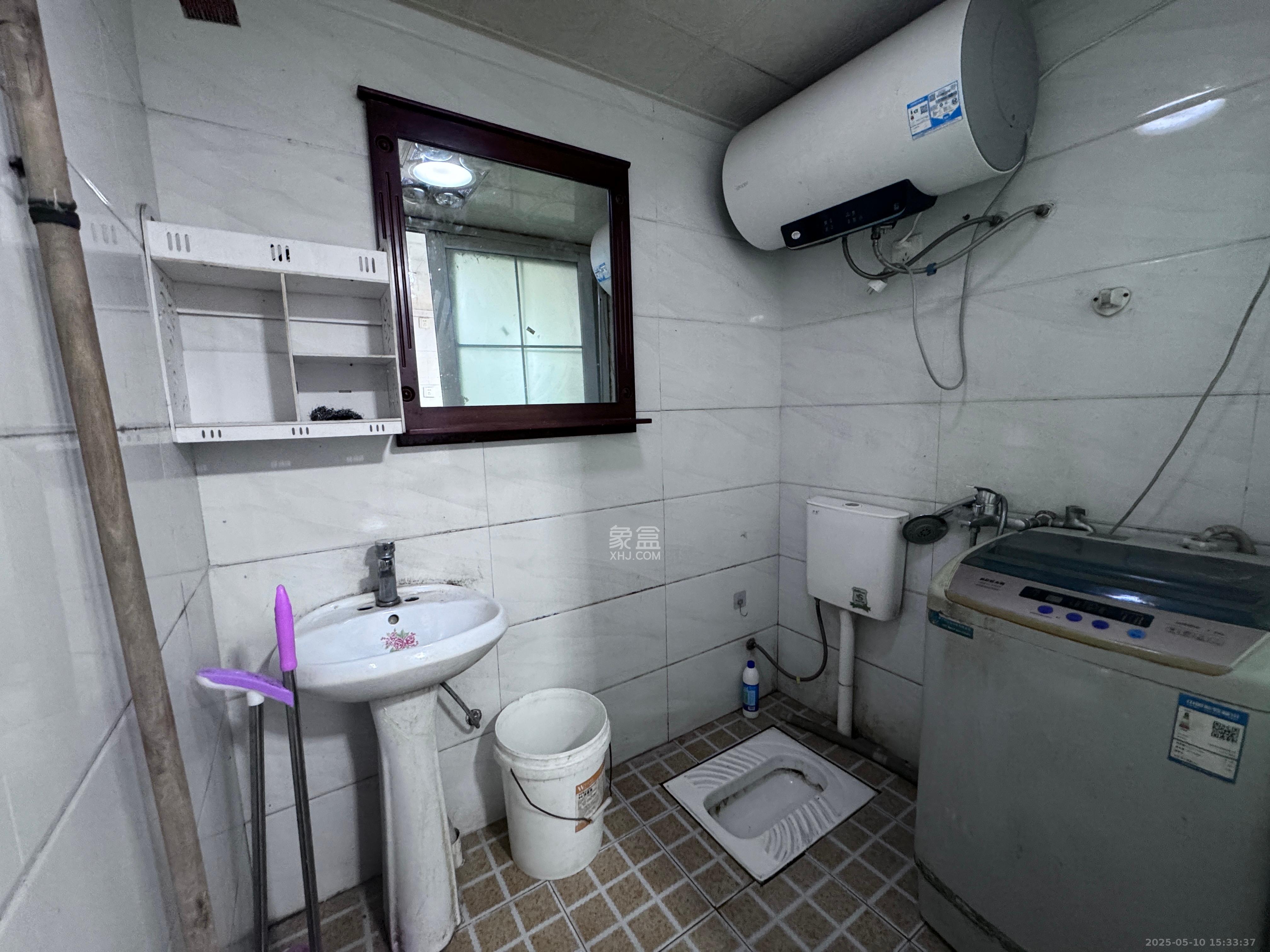 大桥四区 3室1厅1卫 1400.0元/月 大桥四区 3室1厅1卫 1400.0元/月室内图