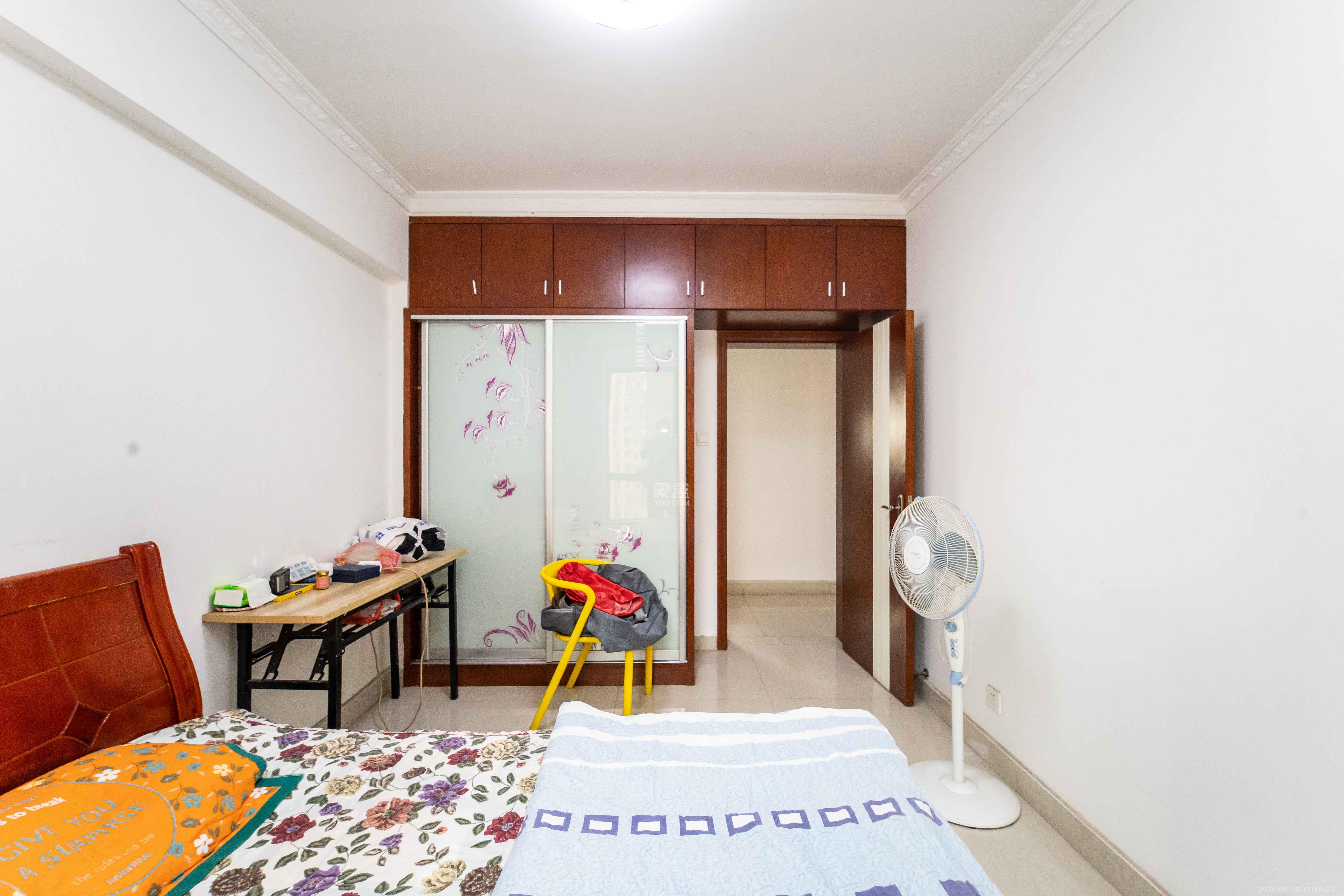 江河双水湾  1室2厅2卫    176.0万 江河双水湾  1室2厅2卫    176.0万卧室