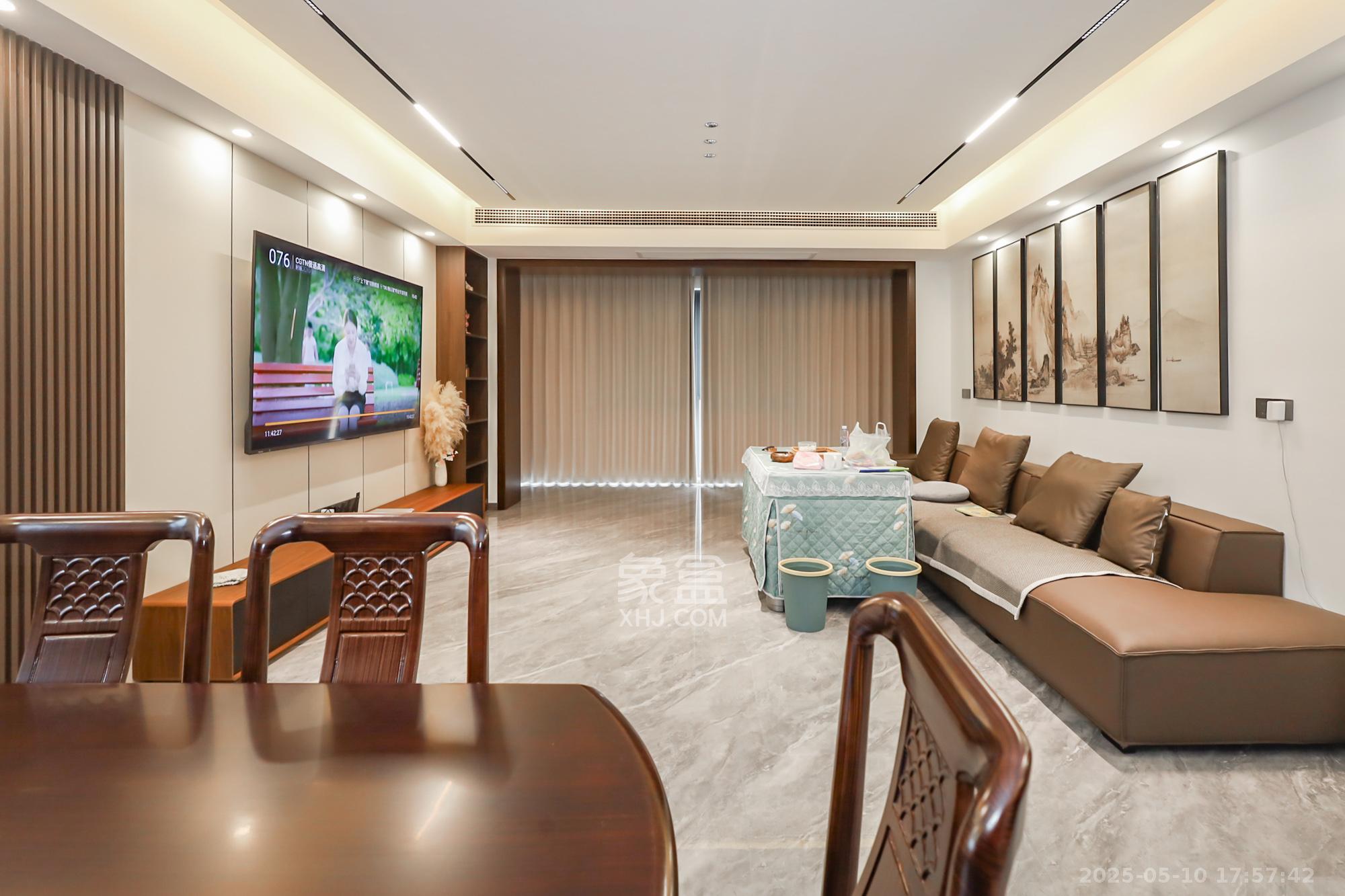 绿地湖湘中心  4室2厅2卫    330.0万 绿地湖湘中心  4室2厅2卫    330.0万客厅