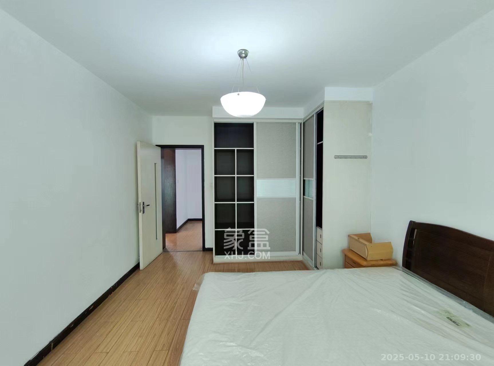 鸿景苑 2室1厅1卫 2400.0元/月 鸿景苑 2室1厅1卫 2400.0元/月室内图