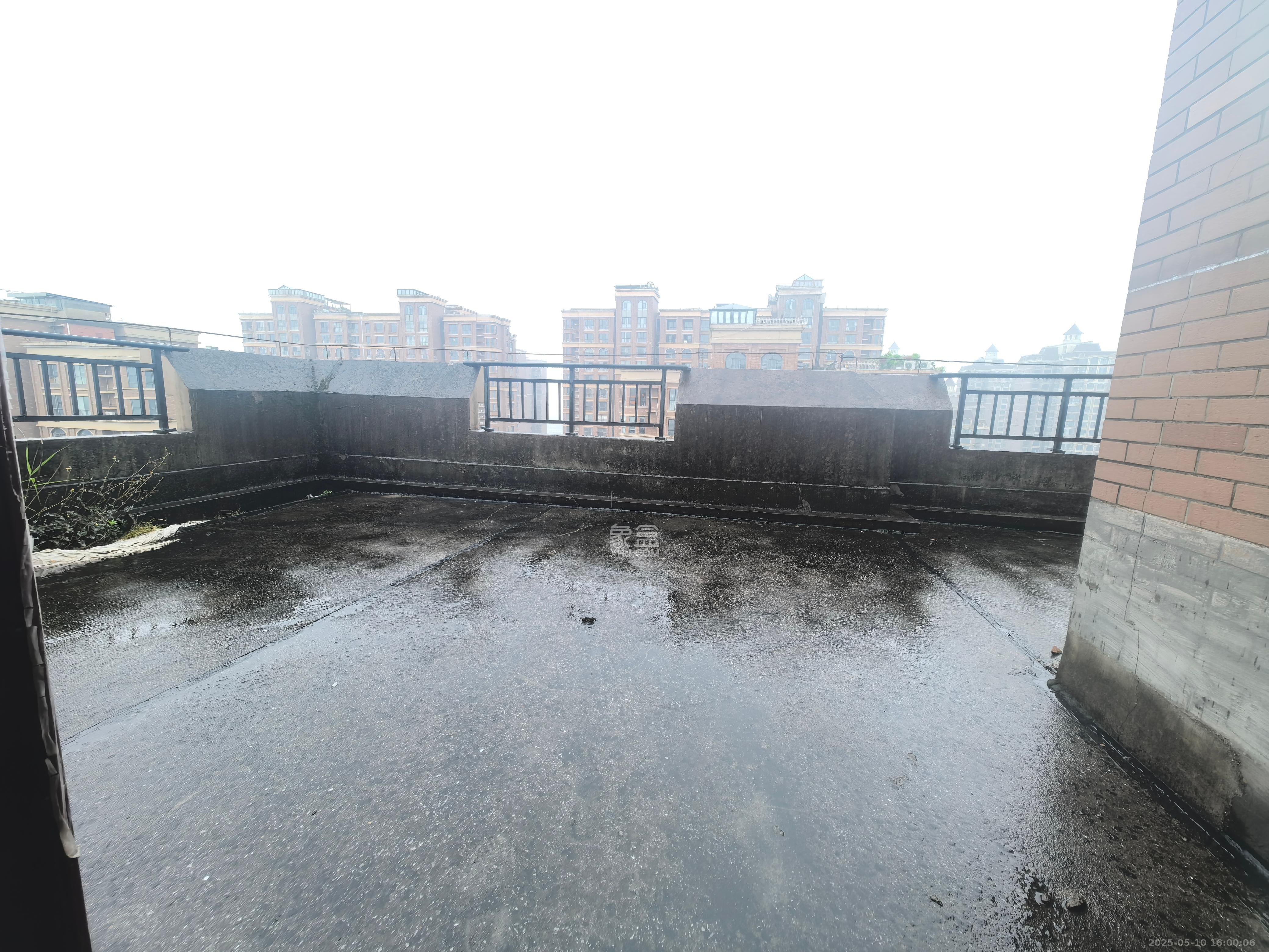 纳帕溪谷后湾  5室2厅3卫    136.0万 纳帕溪谷后湾  5室2厅3卫    136.0万客厅