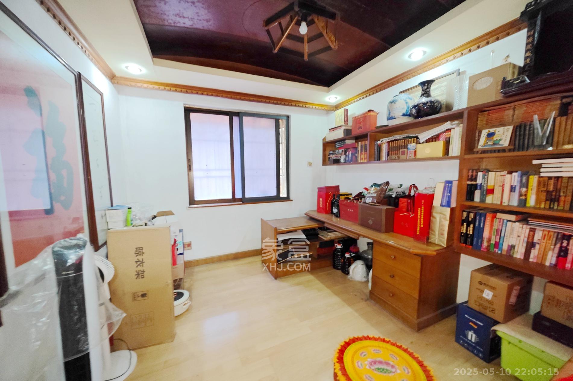 桔园小区1-8片  3室2厅2卫   80.00万卧室
