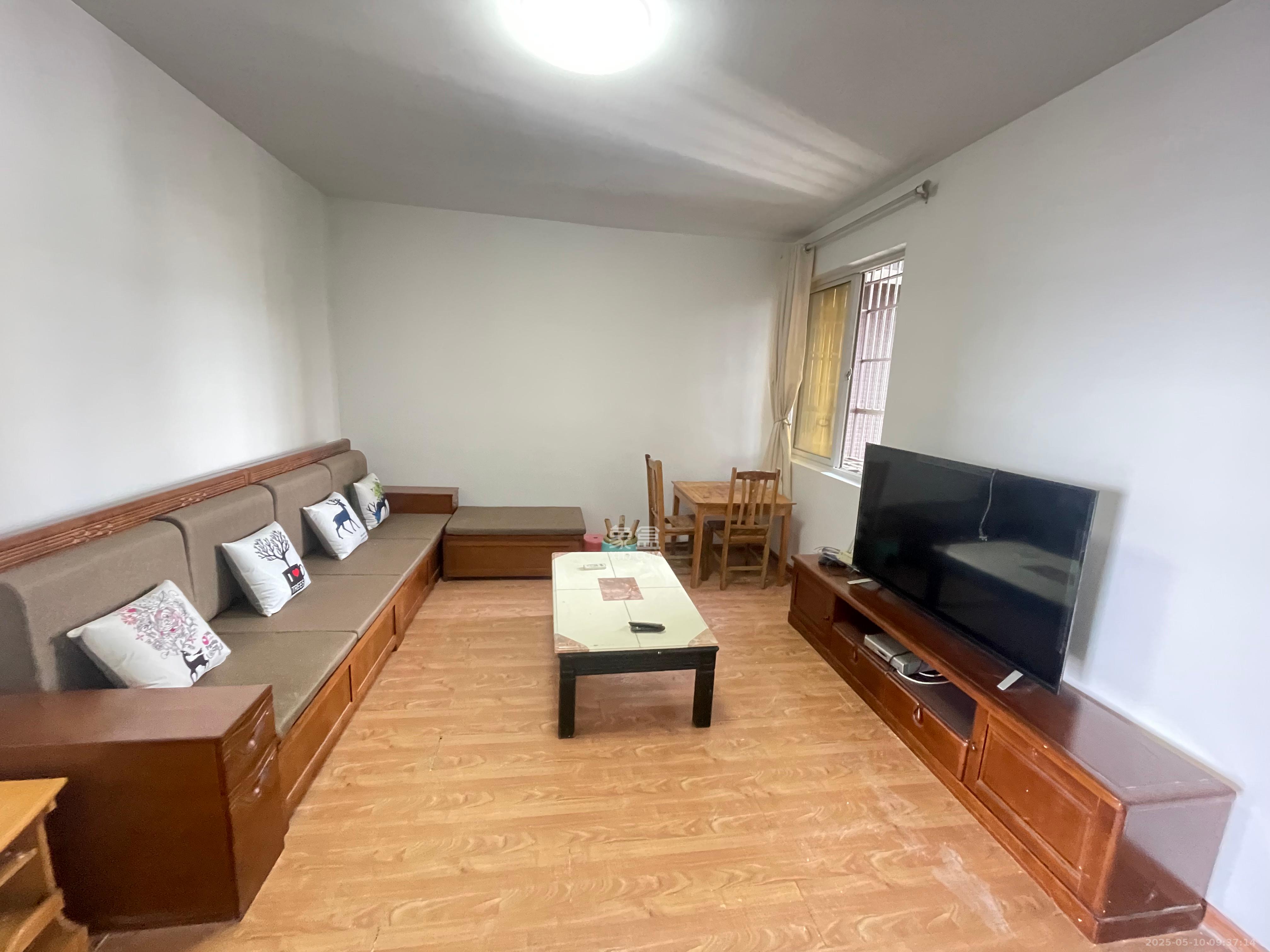 巧克力空间（建鸿达现代大厦）  2室2厅1卫    2100.0元/月