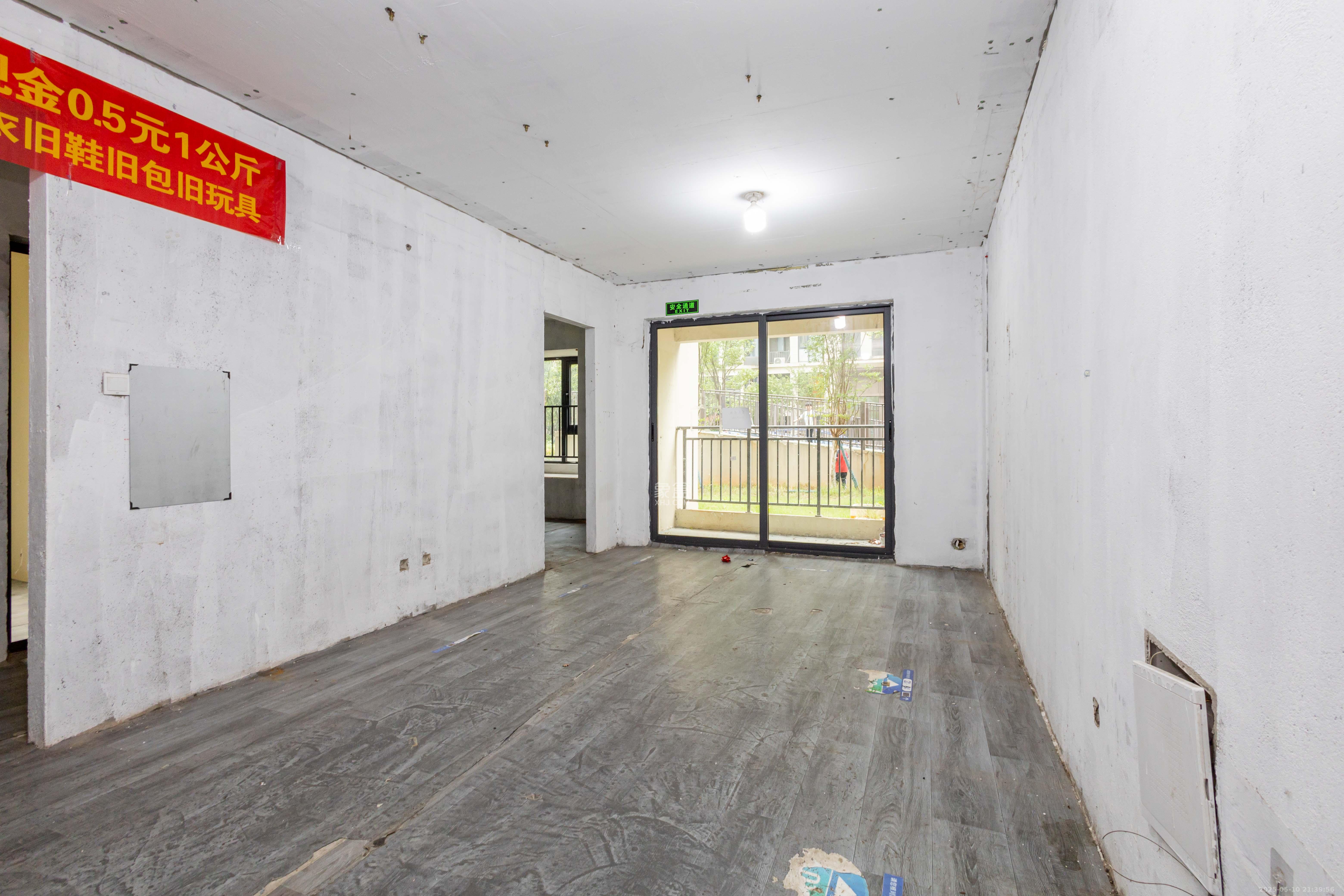 金科景朝集美星宸 3室2厅2卫 65.0万 金科景朝集美星宸 3室2厅2卫 65.0万客厅