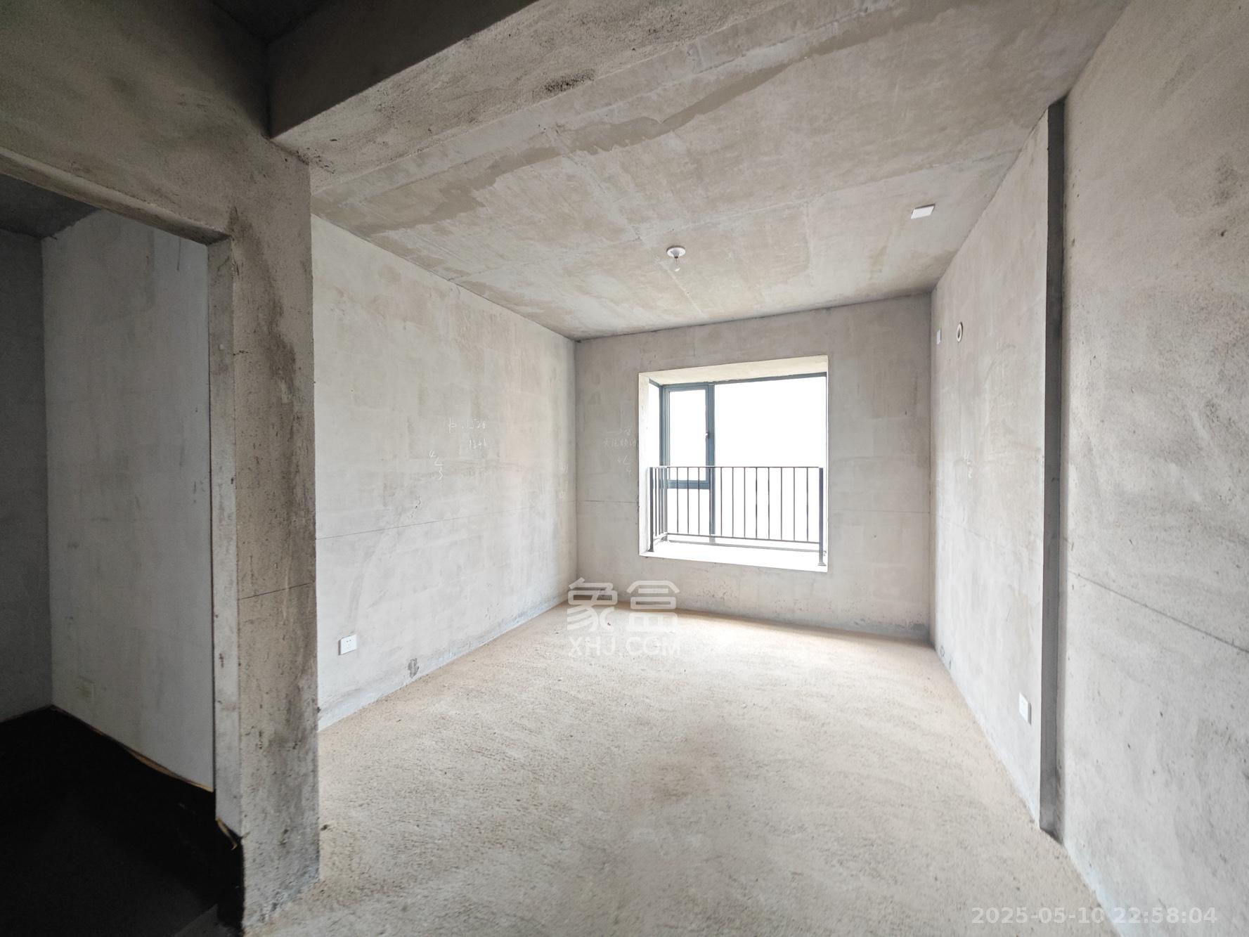 中建嘉和城  4室2厅2卫   102.00万卧室