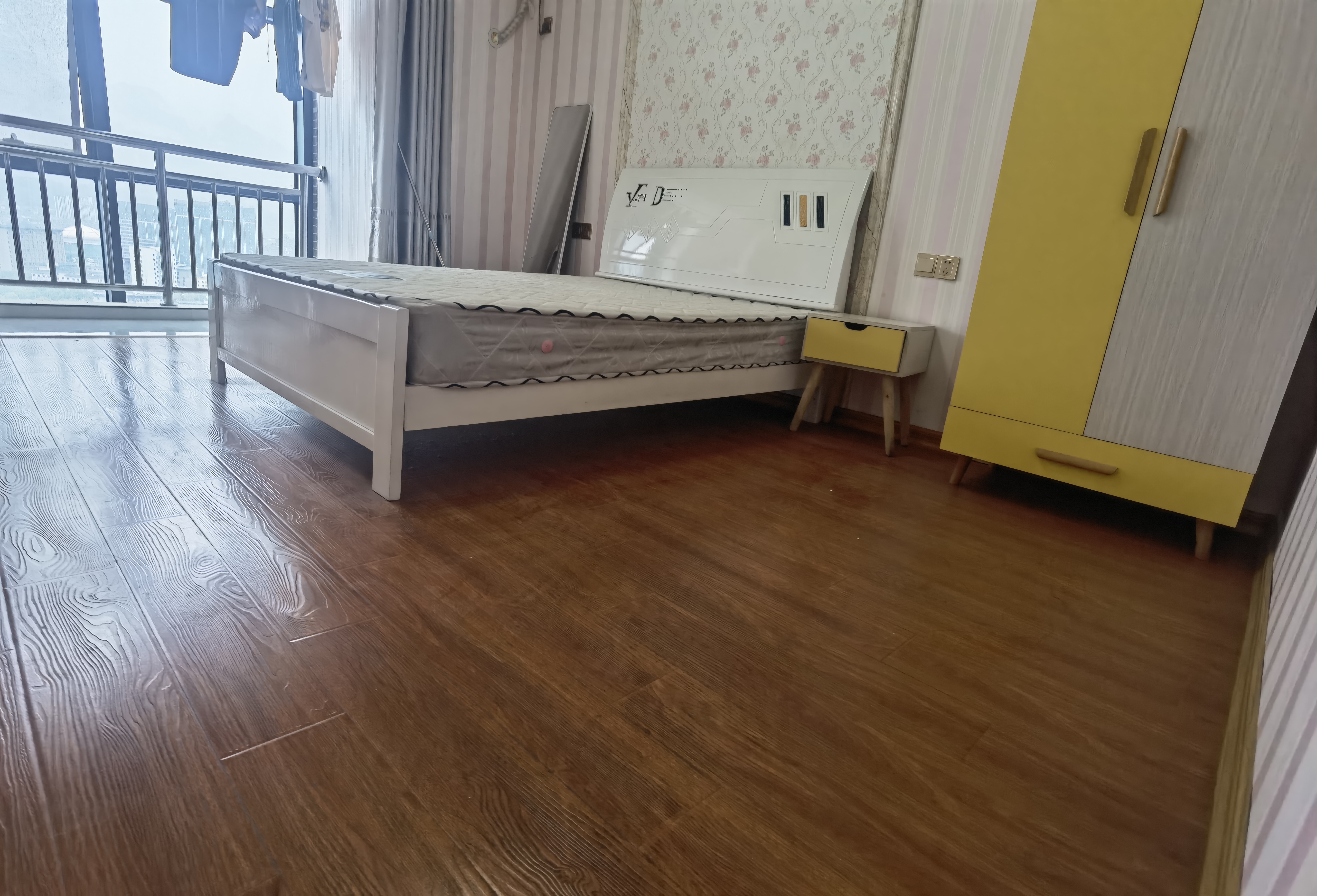 南门口安置小区一期 1室1厅1卫 1300.0元/月 南门口安置小区一期 1室1厅1卫 1300.0元/月室内图