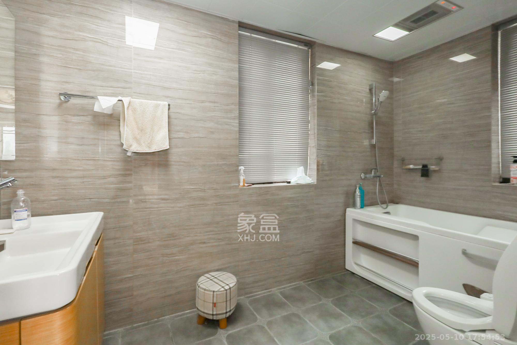 世茂外滩里(世茂铂翠湾三期)  4室2厅2卫    367.5万 世茂外滩里(世茂铂翠湾三期)  4室2厅2卫    367.5万卫生间