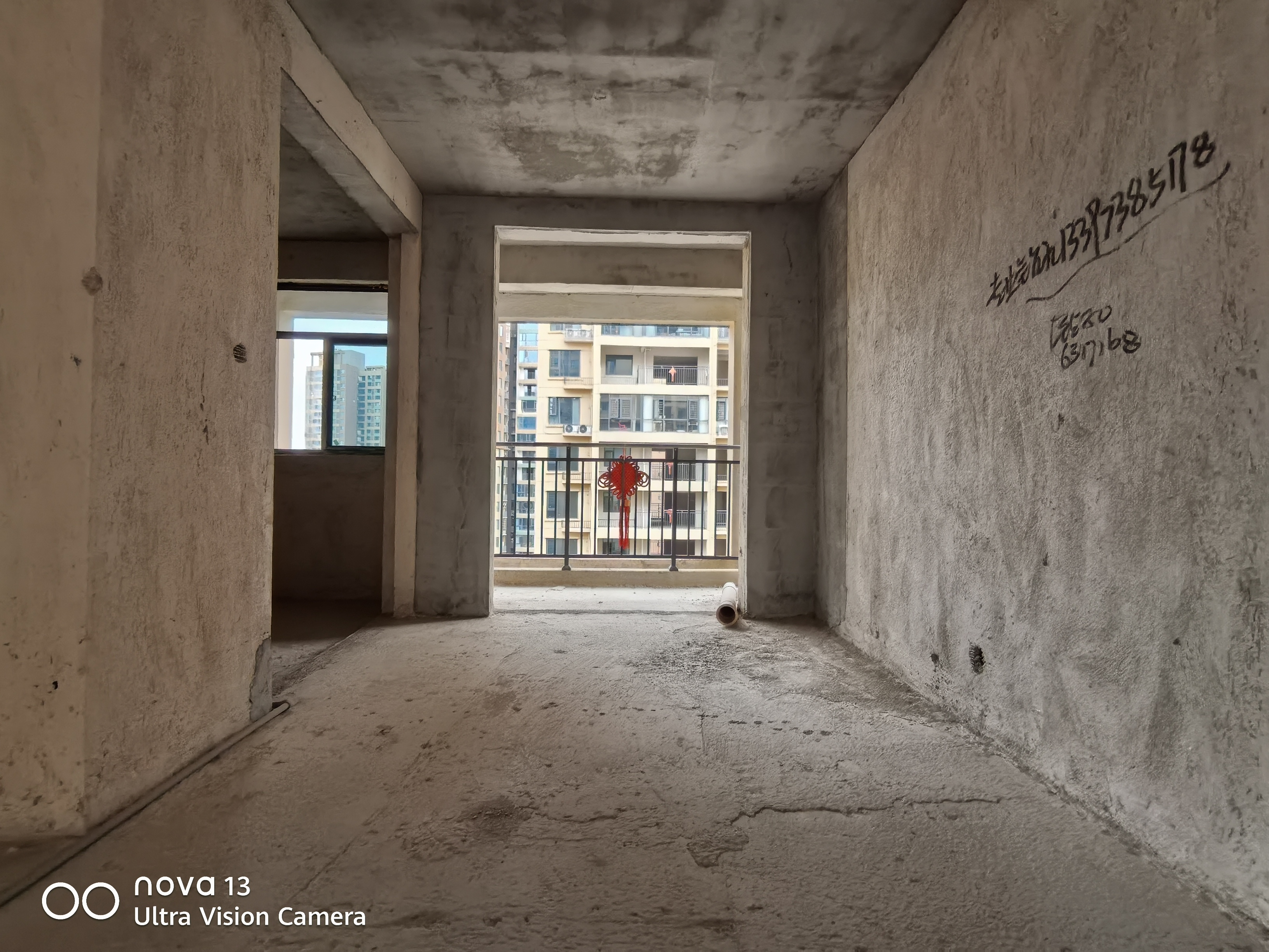 鹏泰天麓  6室4厅4卫    156.8万 鹏泰天麓  6室4厅4卫    156.8万客厅