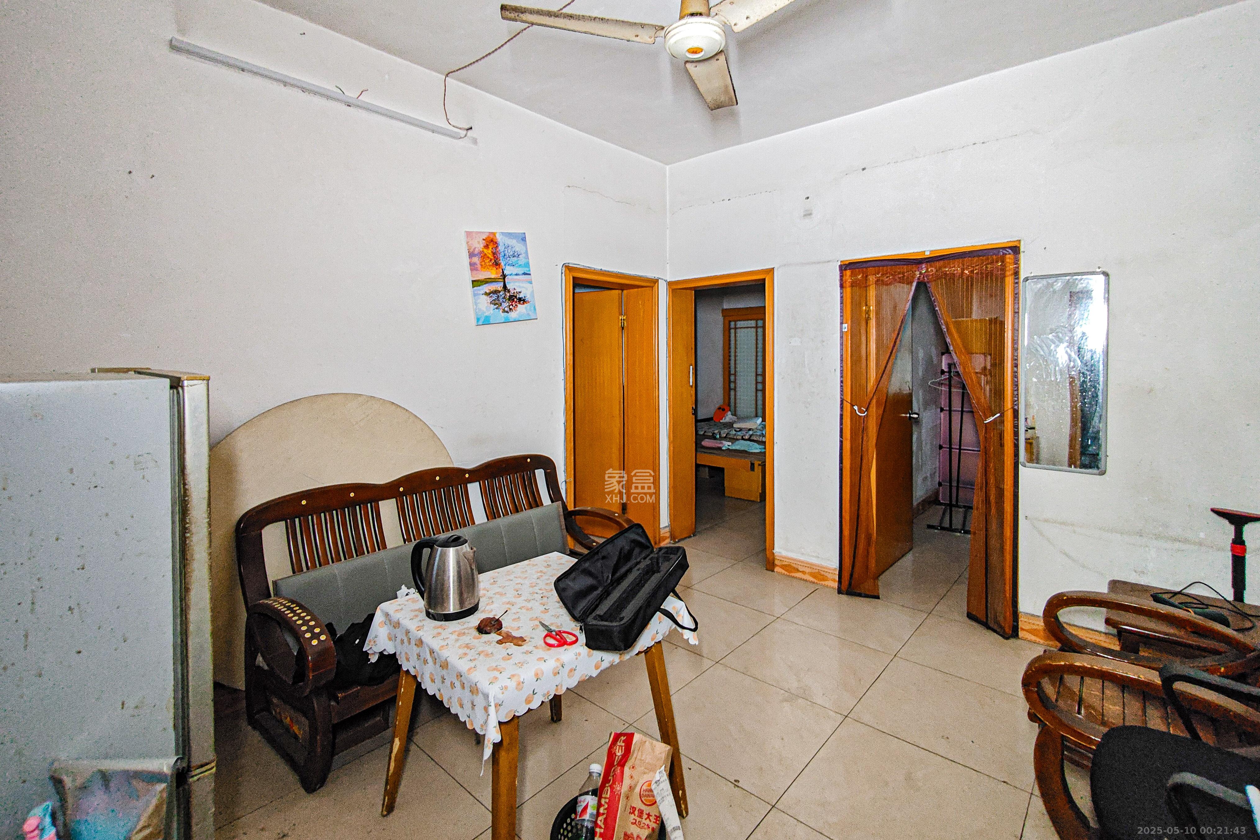 冶金厅宿舍(祝威岗13号) 3室1厅1卫 50.0万 冶金厅宿舍(祝威岗13号) 3室1厅1卫 50.0万客厅