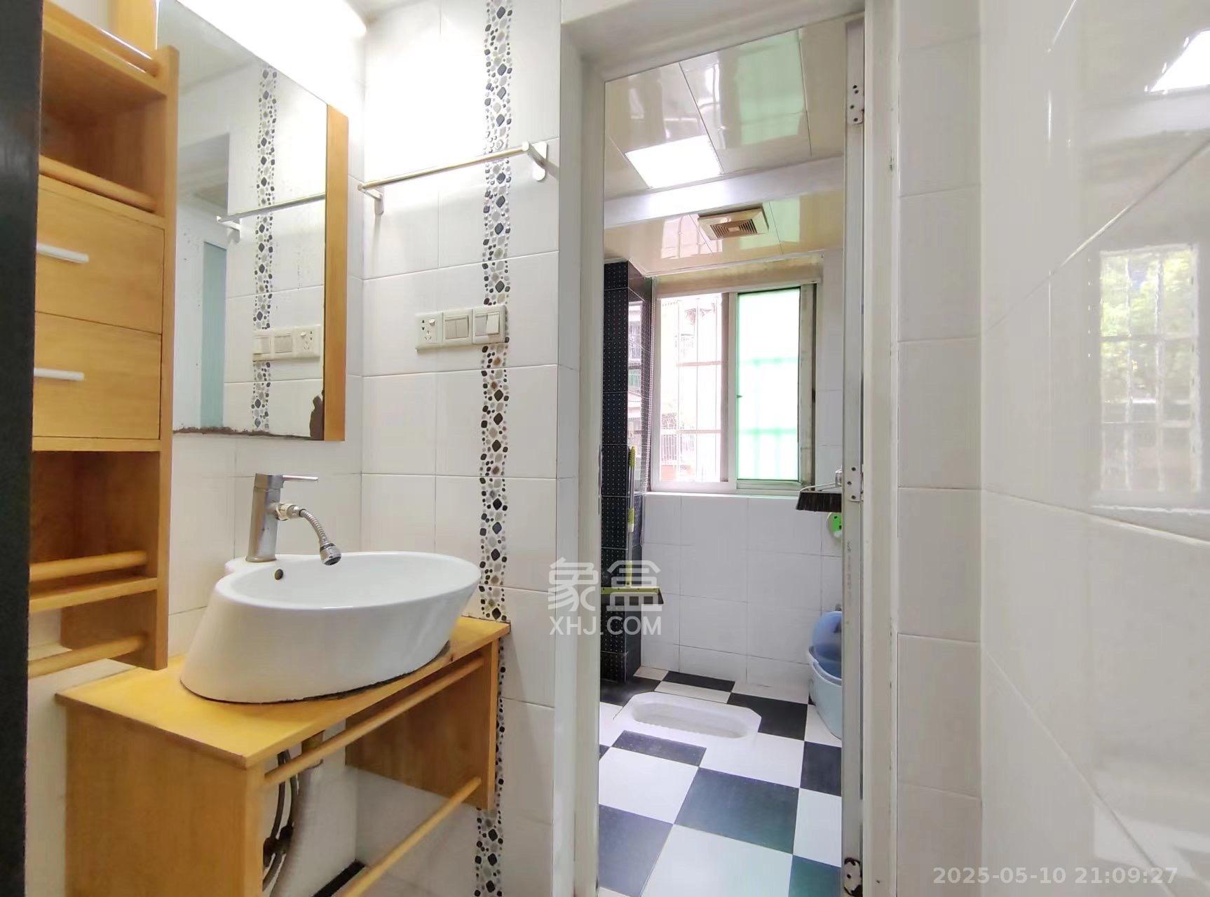 鸿景苑 2室1厅1卫 2400.0元/月 鸿景苑 2室1厅1卫 2400.0元/月室内图