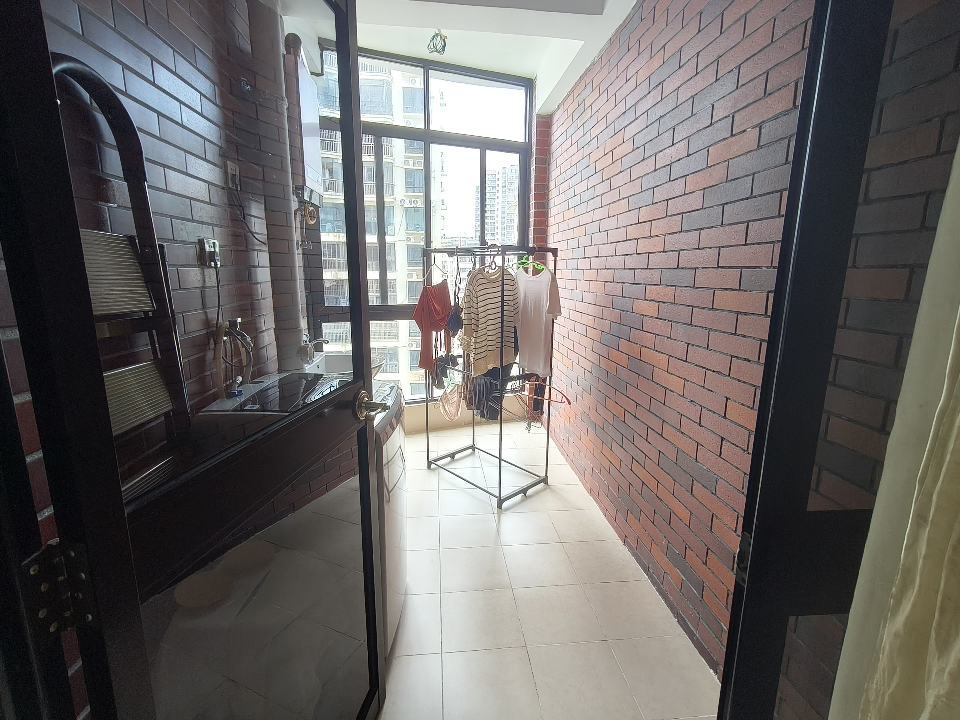 四季华庭龙城  1室1厅1卫    80.0万 四季华庭龙城  1室1厅1卫    80.0万客厅