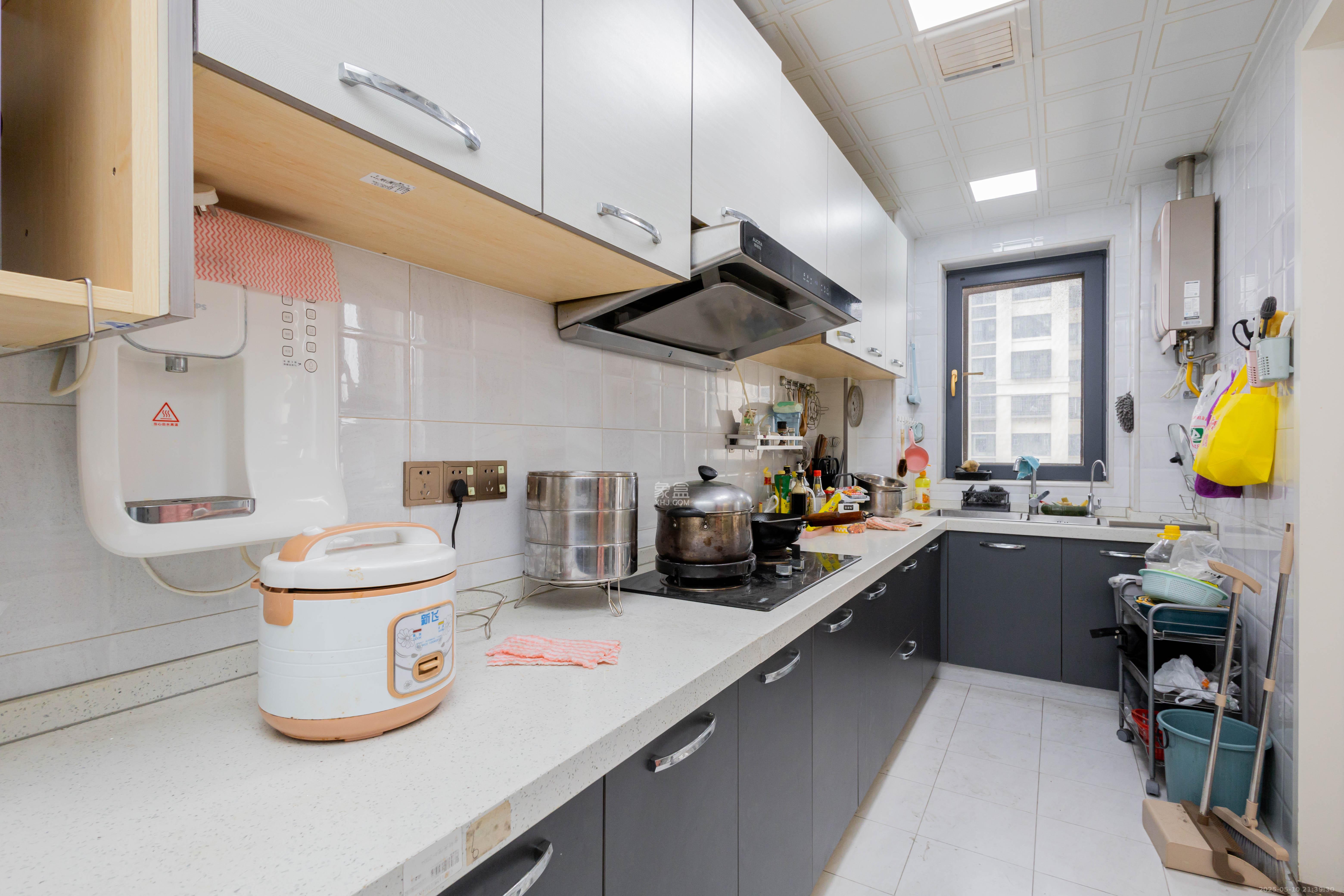 金科天悦(金科美邻汇) 3室2厅2卫 96.8万 金科天悦(金科美邻汇) 3室2厅2卫 96.8万厨房