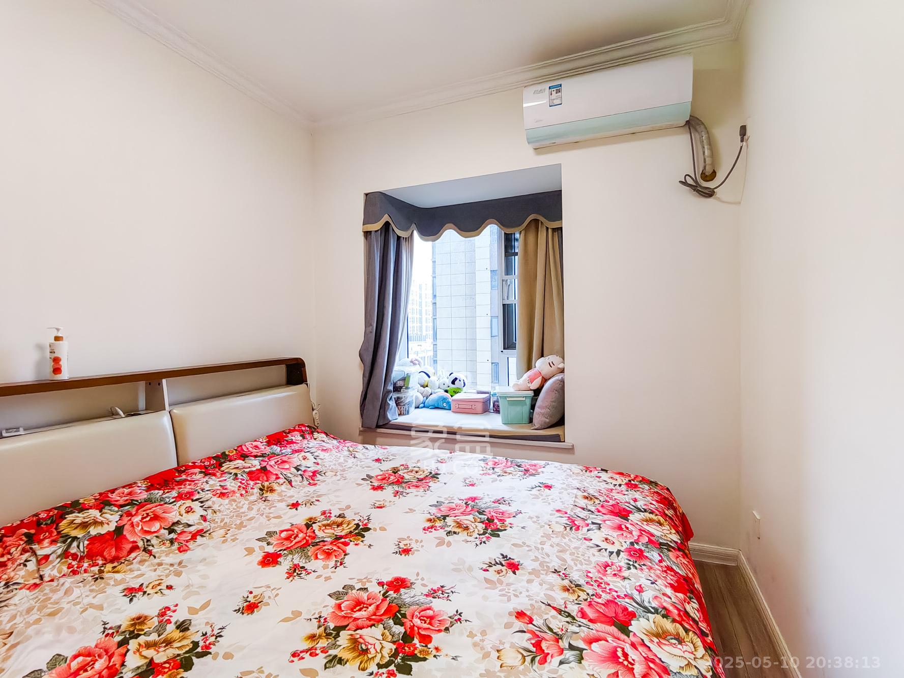 荣盛花语城 3室2厅2卫 86.8万 荣盛花语城 3室2厅2卫 86.8万卧室