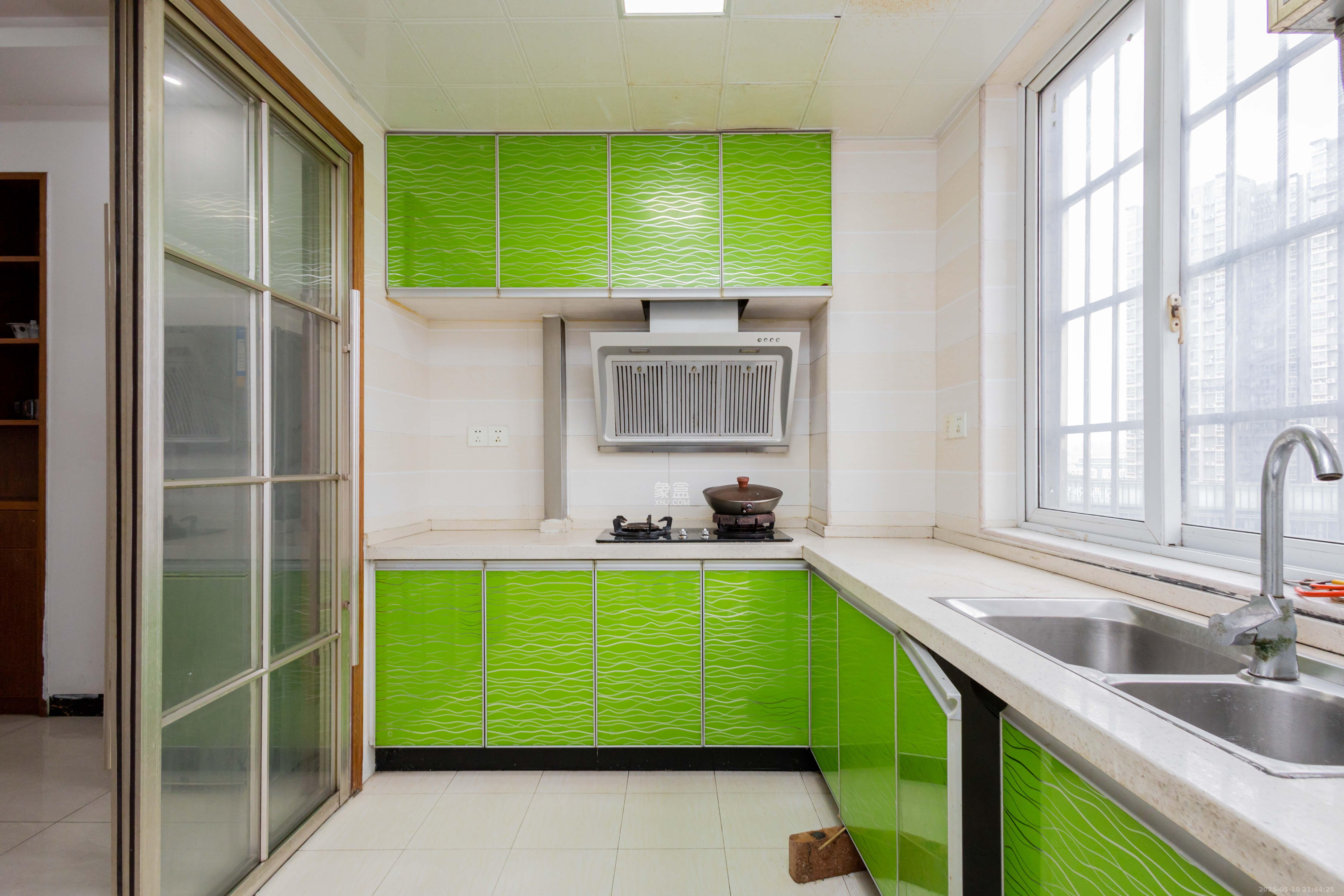 豪庭(江城豪庭) 3室2厅2卫 65.8万 豪庭(江城豪庭) 3室2厅2卫 65.8万厨房