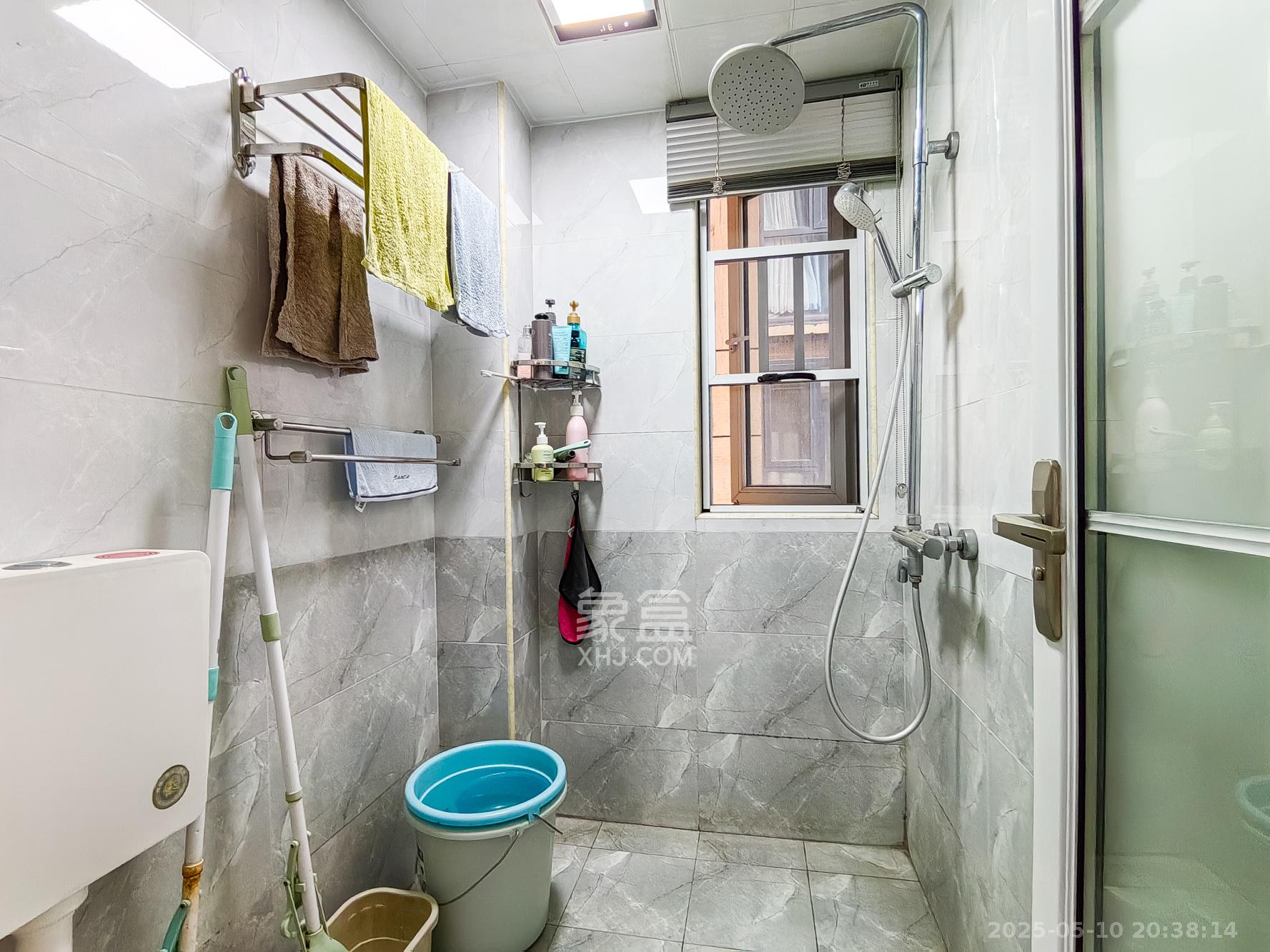 荣盛花语城 3室2厅2卫 86.8万 荣盛花语城 3室2厅2卫 86.8万卫生间