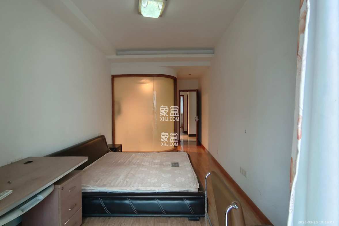 阳光100二期 1室2厅2卫 2500.0元/月 阳光100二期 1室2厅2卫 2500.0元/月室内图