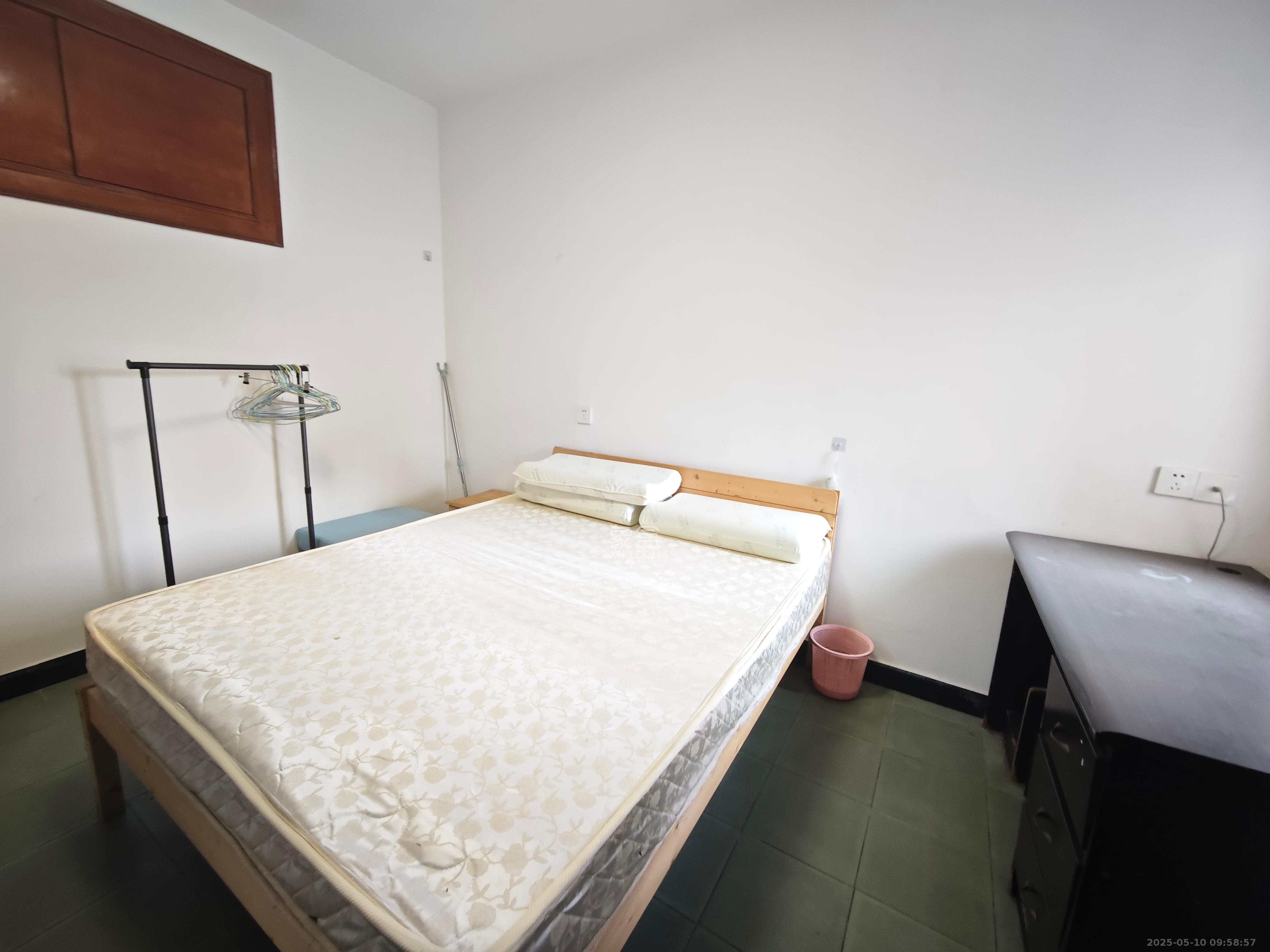 东风二村煤炭宿舍 3室1厅1卫 2200.0元/月 东风二村煤炭宿舍 3室1厅1卫 2200.0元/月室内图