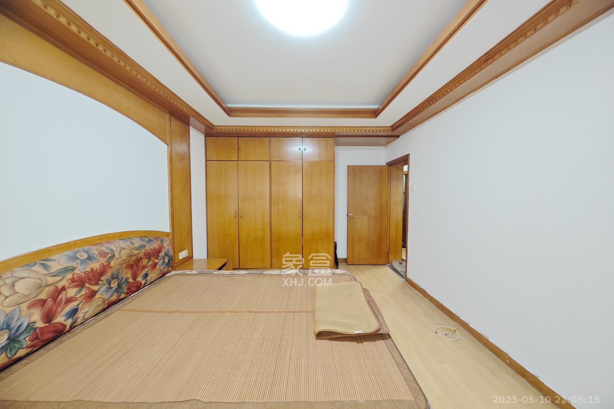 桔园小区1-8片  3室2厅2卫   80.00万卧室