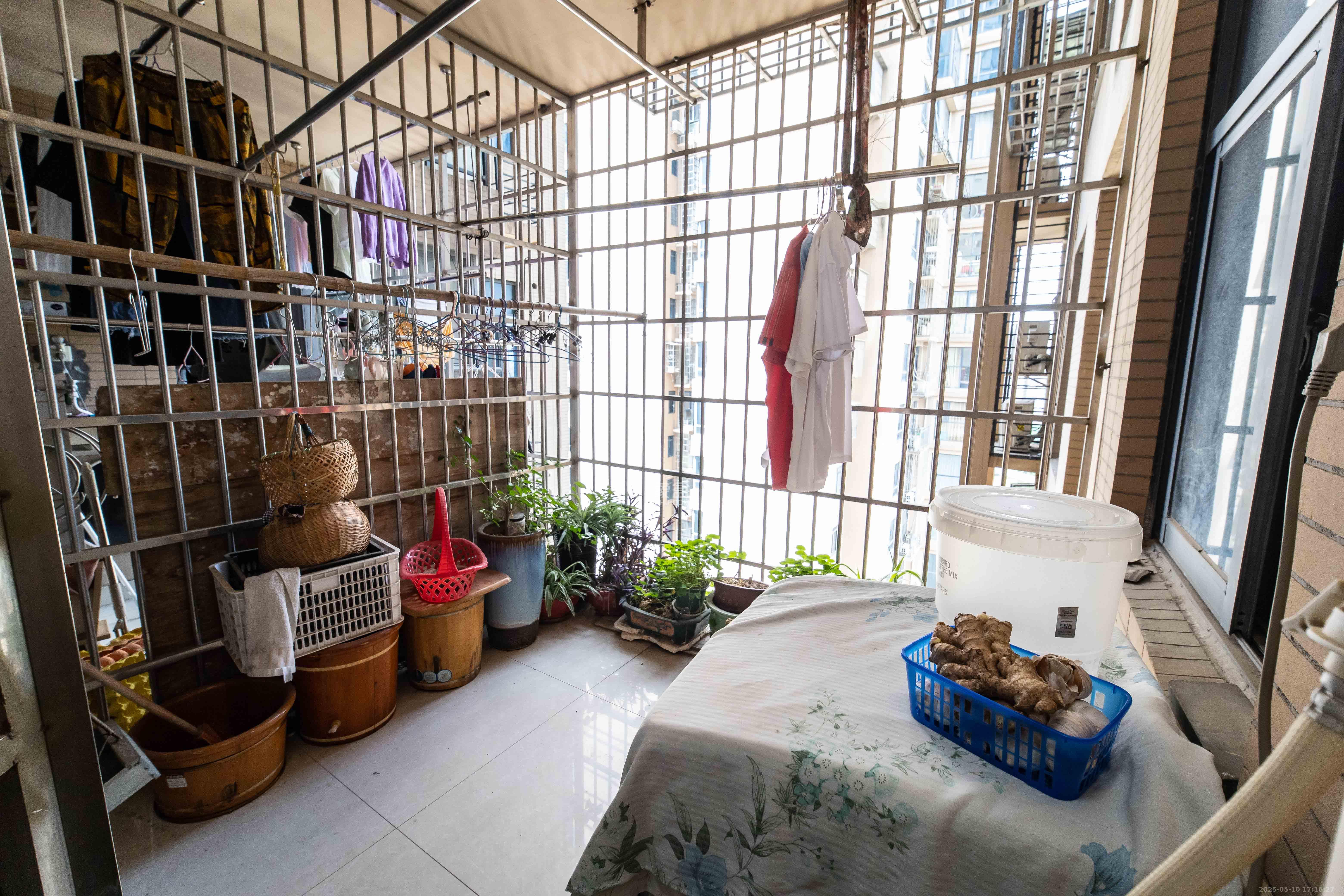 江河双水湾  1室2厅2卫    176.0万 江河双水湾  1室2厅2卫    176.0万阳台