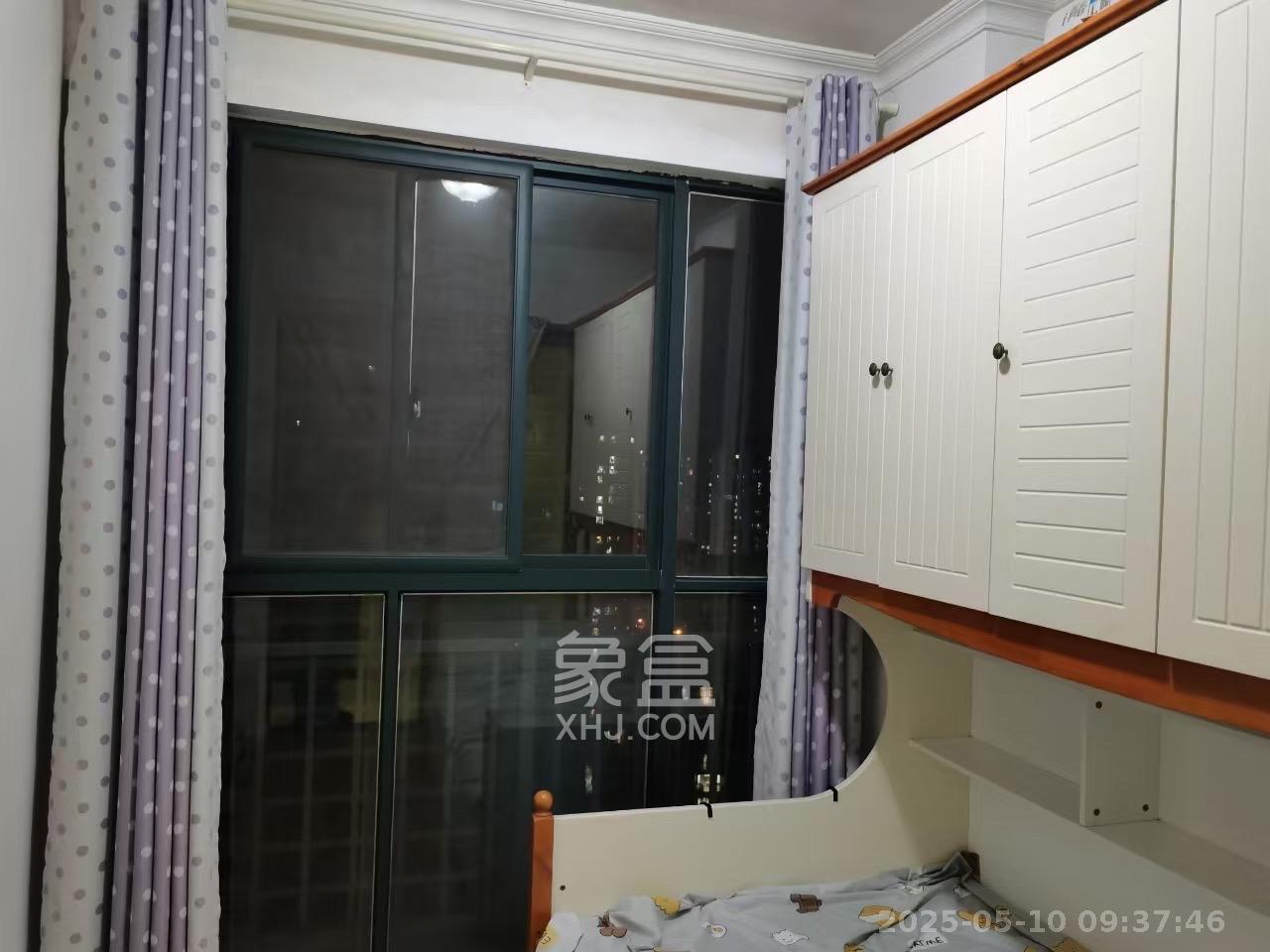 华美公寓(新猎鹰公寓) 4室2厅1卫 2200.0元/月 华美公寓(新猎鹰公寓) 4室2厅1卫 2200.0元/月室内图