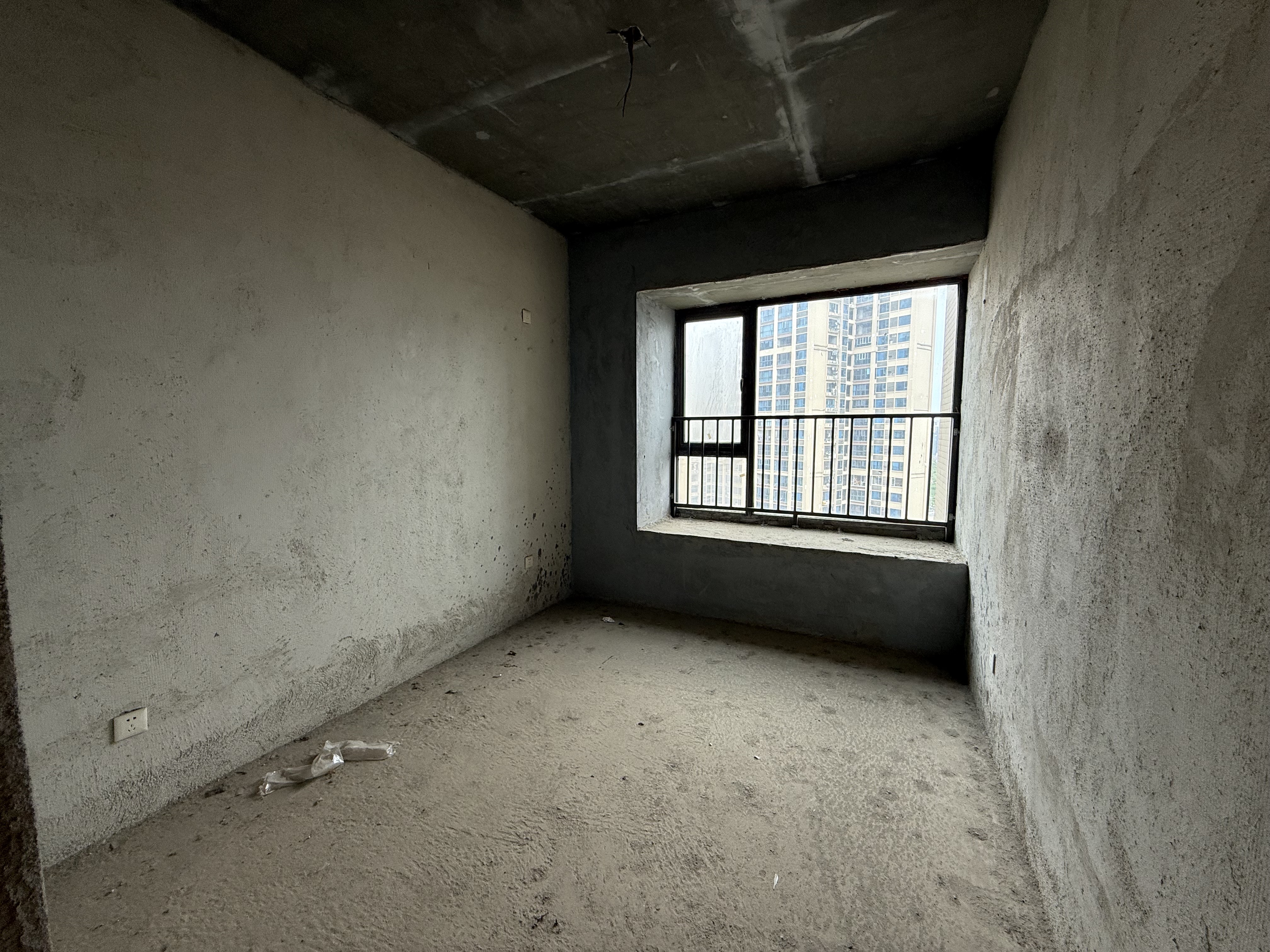 悦江山  5室2厅2卫    85.0万 悦江山  5室2厅2卫    85.0万客厅