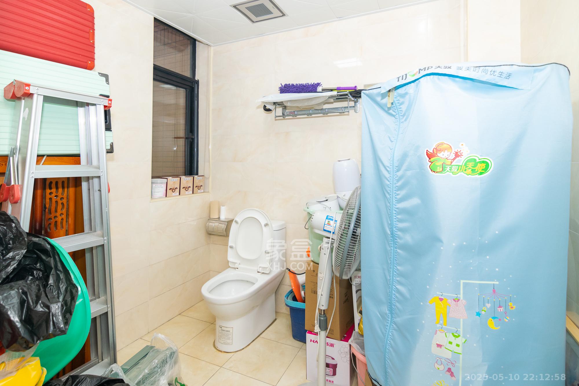 麗景華庭  3室2廳2衛(wèi)   70.00萬