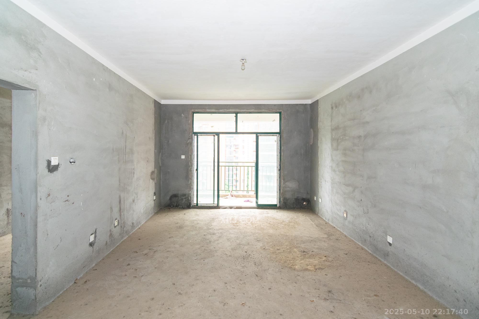 百合湖滨花园 4室2厅2卫 72.0万 百合湖滨花园 4室2厅2卫 72.0万客厅