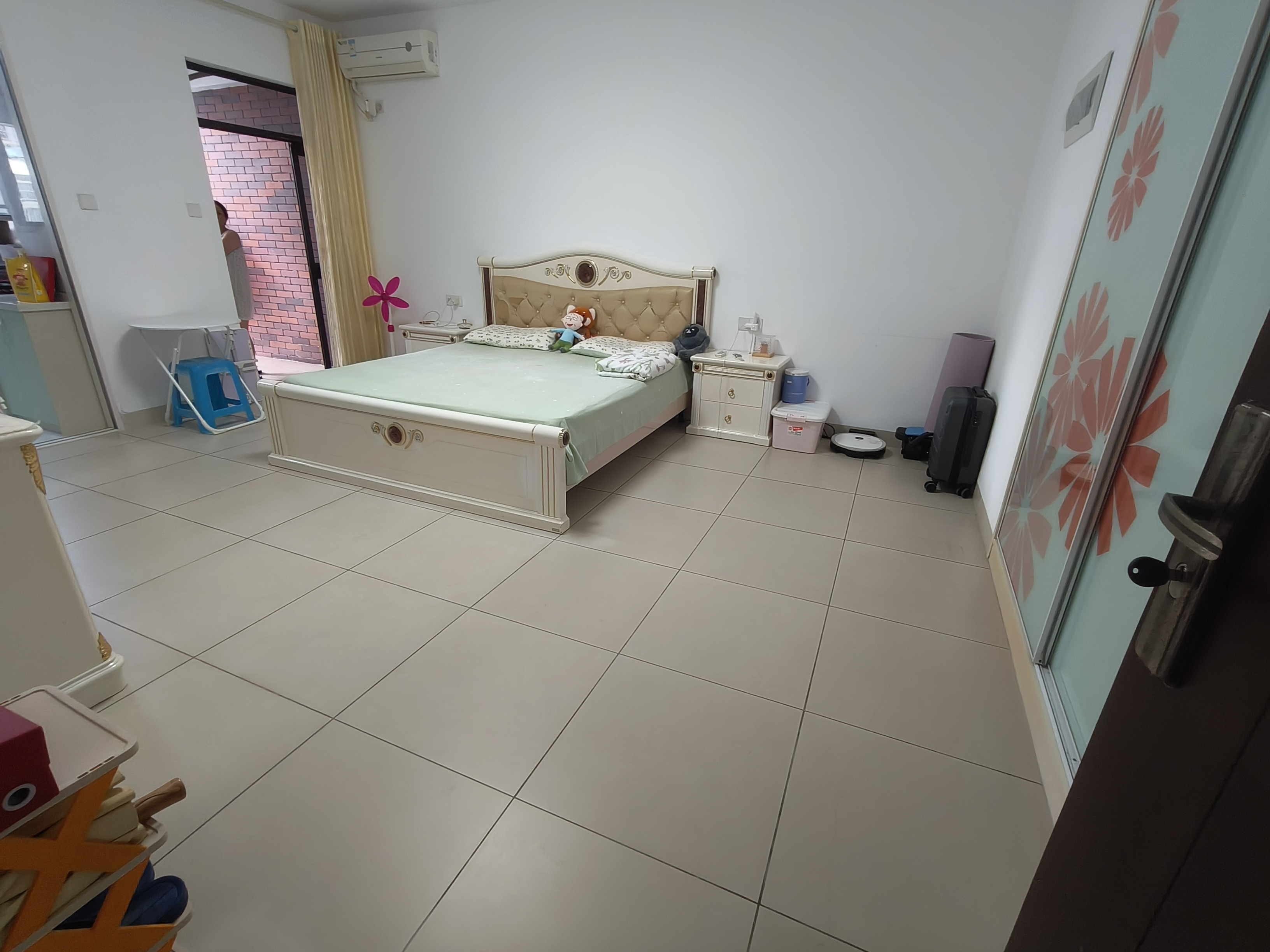 四季华庭龙城  1室1厅1卫    80.0万 四季华庭龙城  1室1厅1卫    80.0万客厅