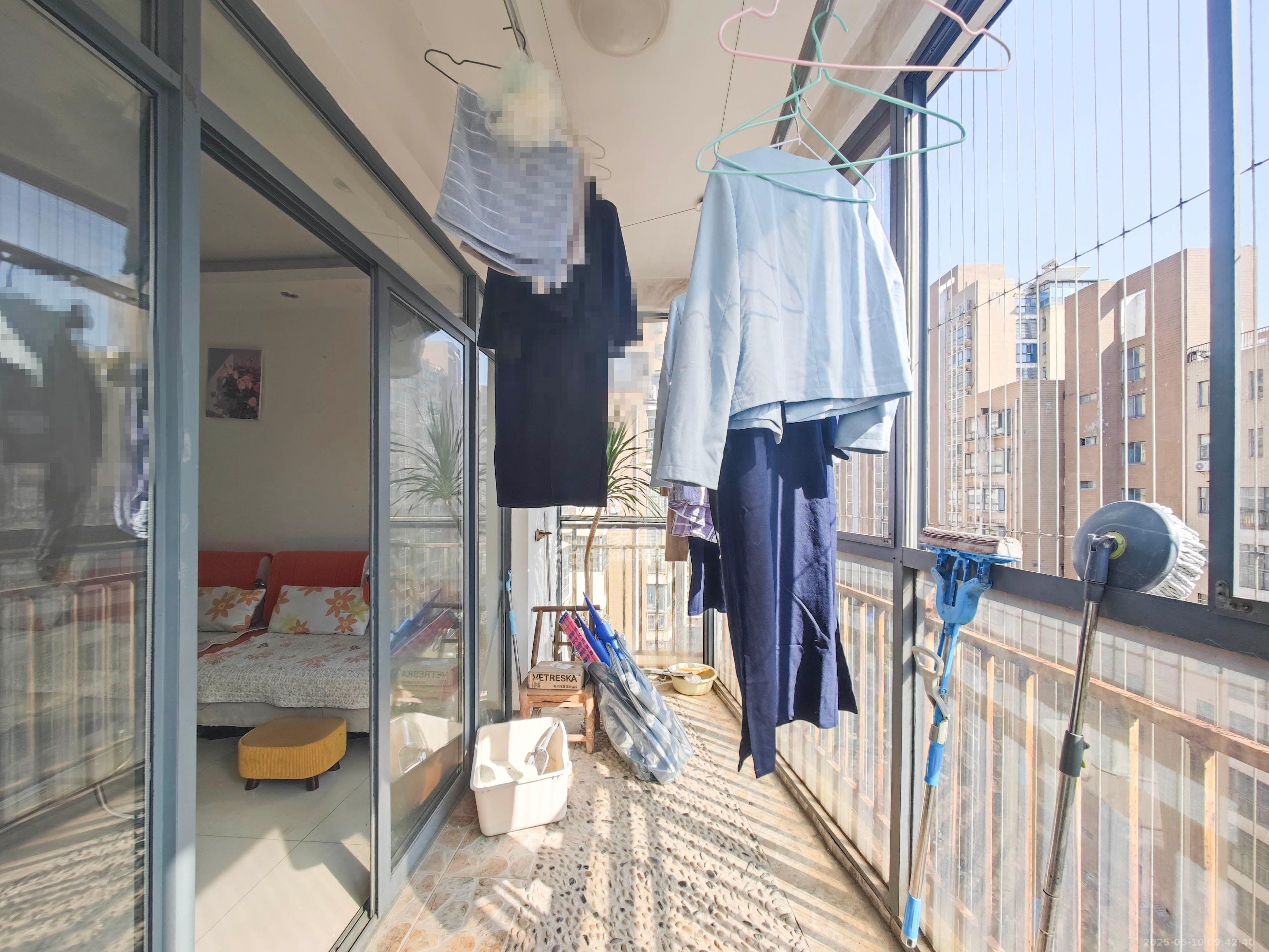 天赐良园  3室2厅1卫   2300.00元/月室内图
