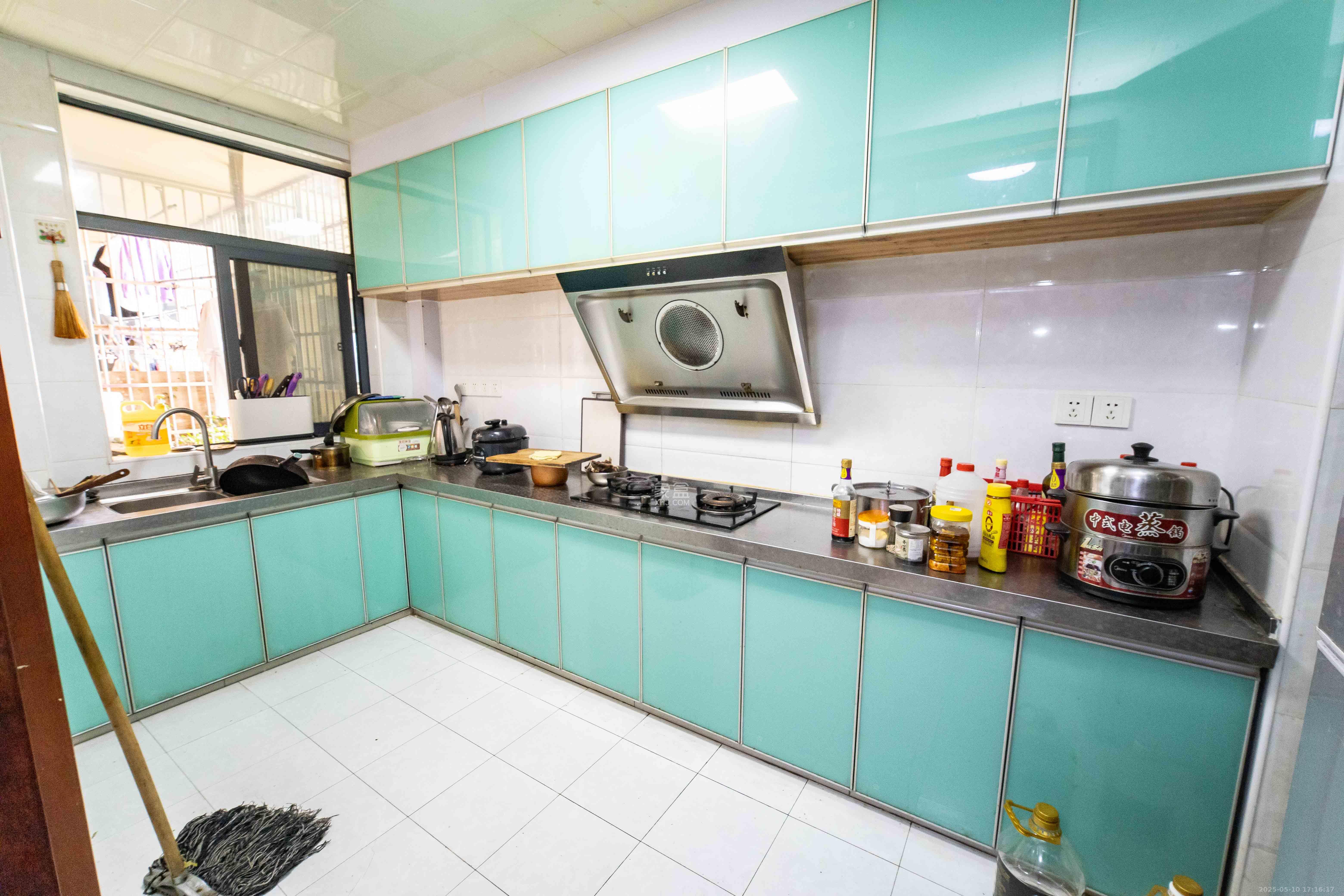 江河双水湾  1室2厅2卫    176.0万 江河双水湾  1室2厅2卫    176.0万厨房