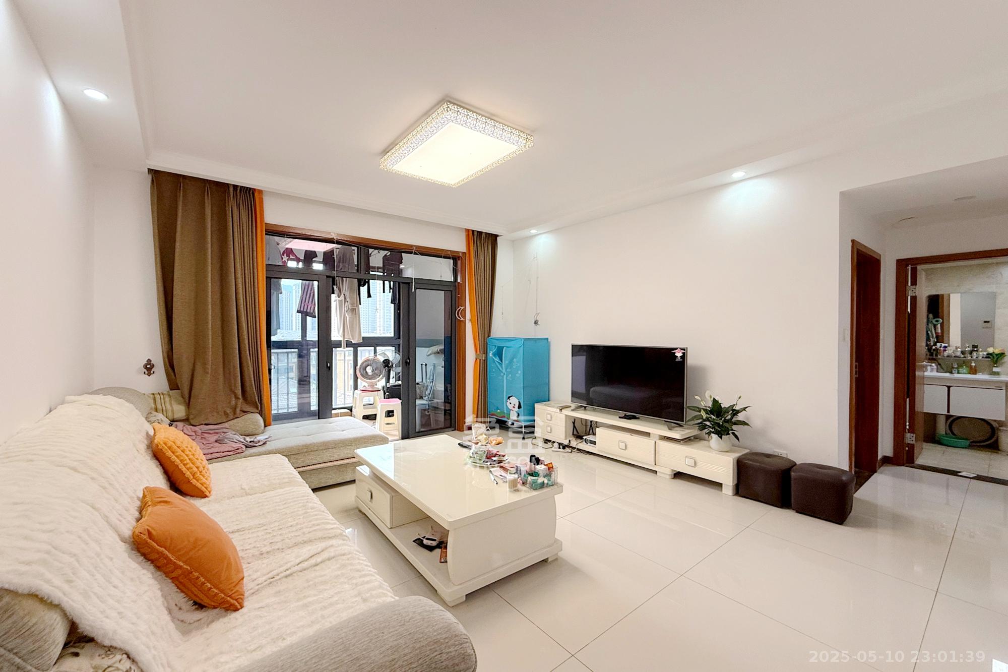 澳海澜庭 3室2厅1卫 65.0万 澳海澜庭 3室2厅1卫 65.0万客厅