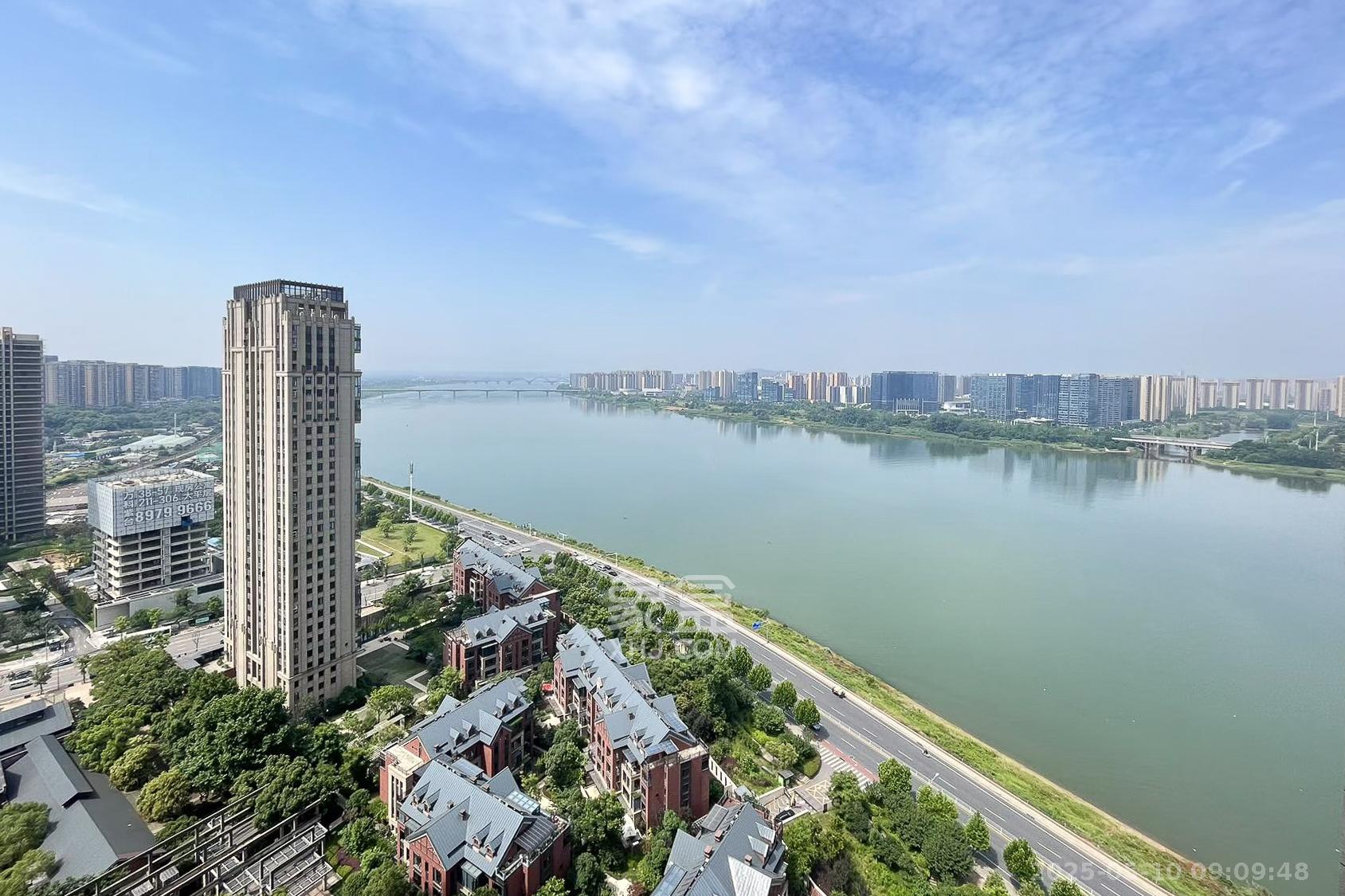 万科紫台  4室2厅4卫    666.0万小区图