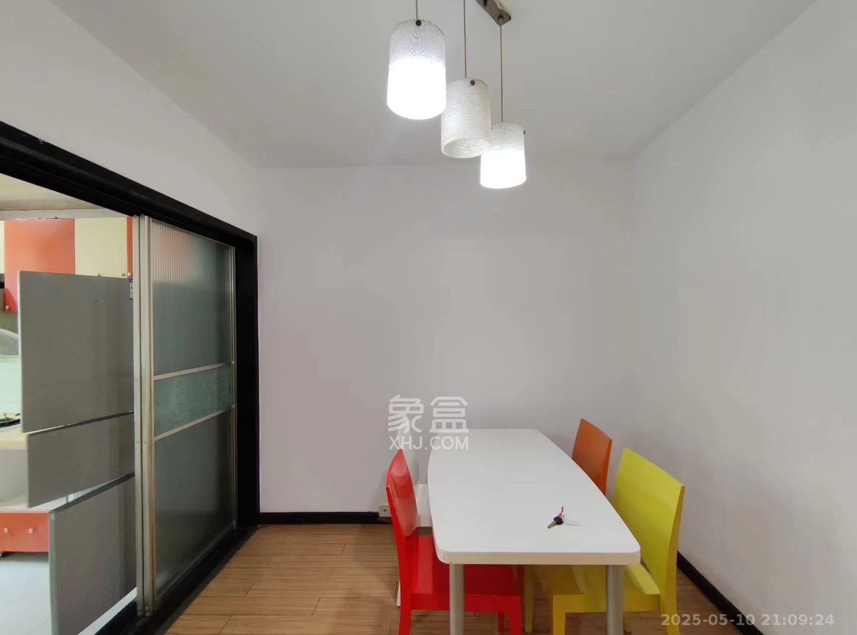 鸿景苑 2室1厅1卫 2400.0元/月 鸿景苑 2室1厅1卫 2400.0元/月室内图