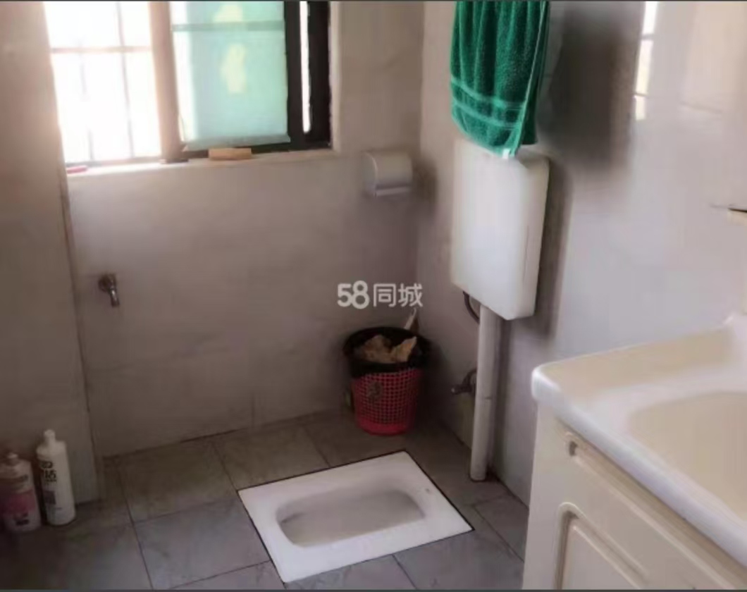 华鑫蒸水湾  4室2厅2卫   2300.00元/月室内图