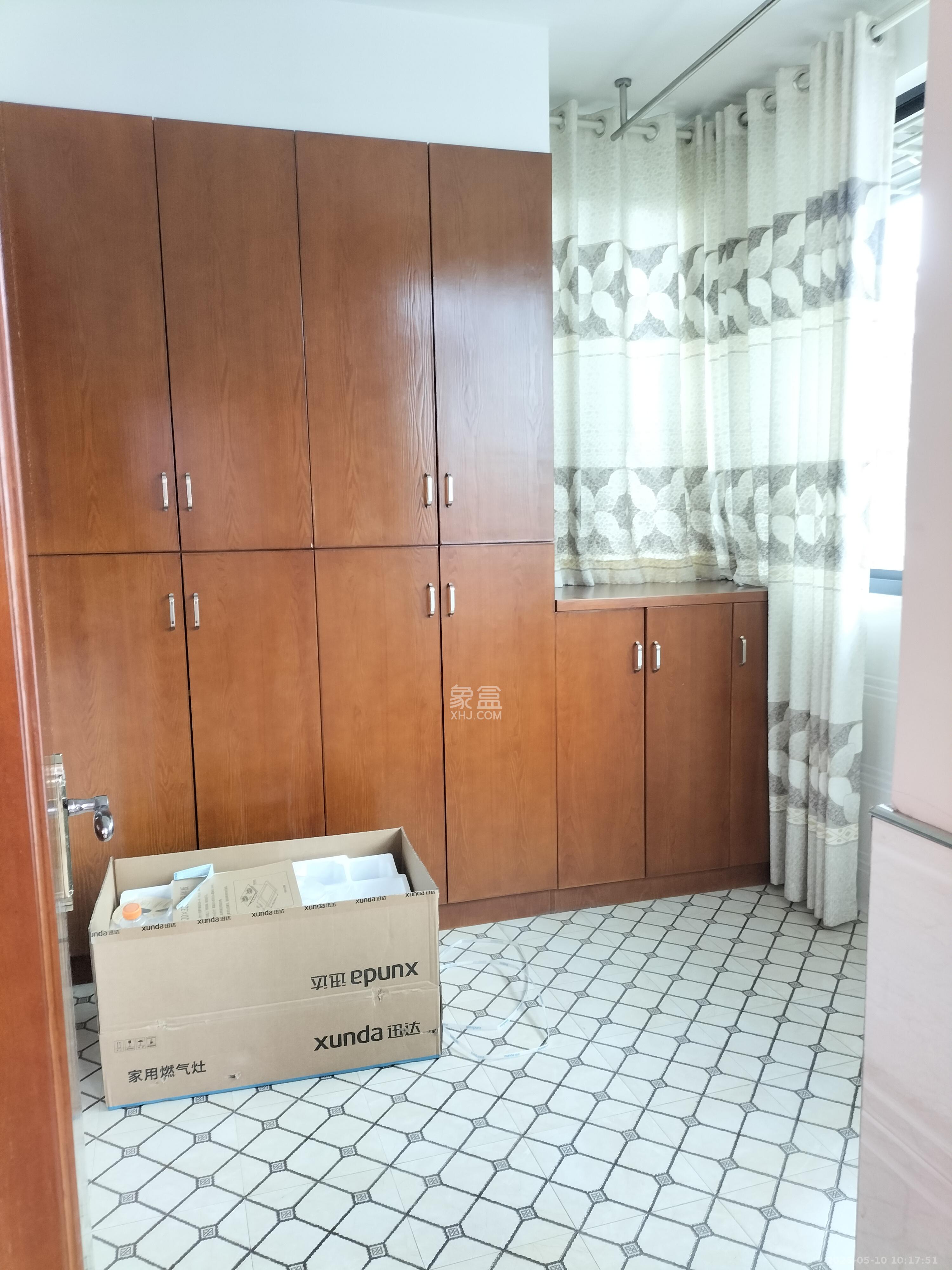 园艺小区  3室2厅1卫   2400.00元/月室内图