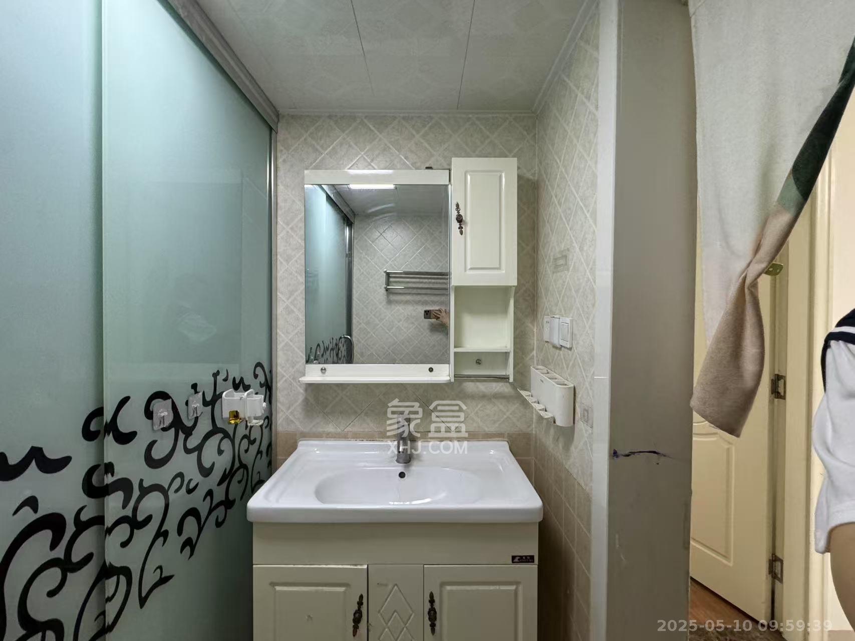 中南红领邦(红星嘉和苑)  2室2厅1卫    2200.0元/月 中南红领邦(红星嘉和苑)  2室2厅1卫    2200.0元/月室内图